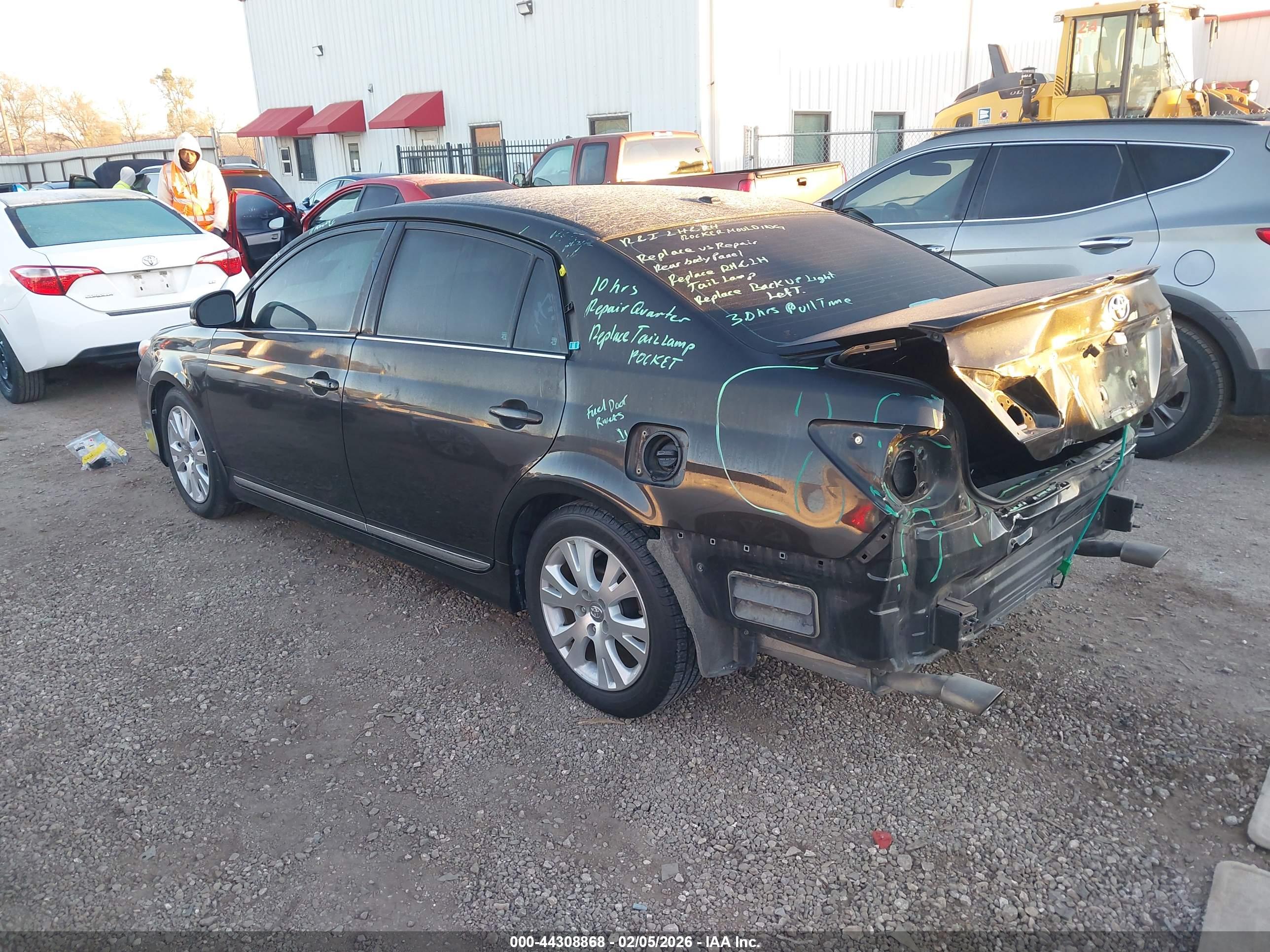 TOYOTA AVALON image 3