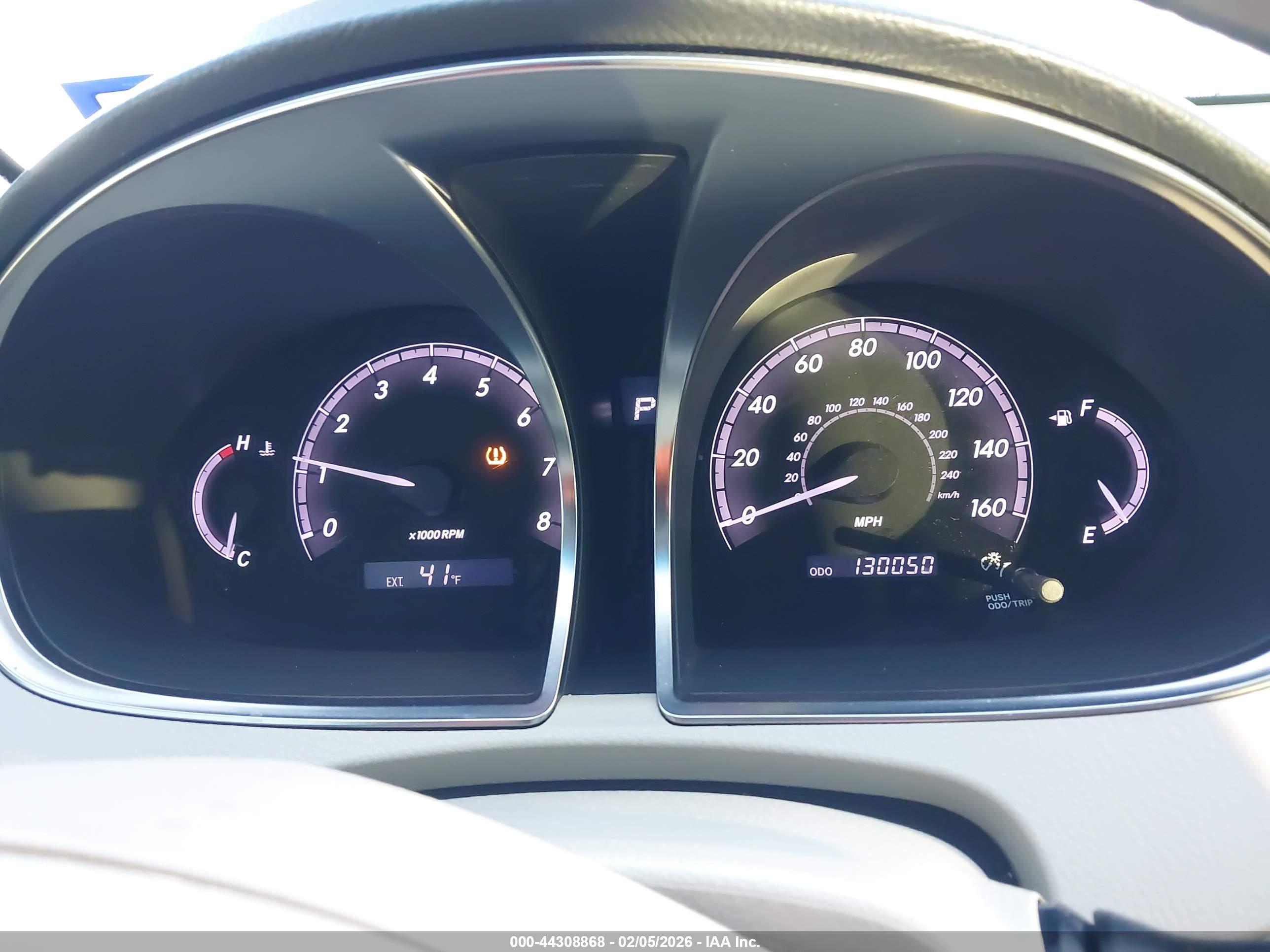 TOYOTA AVALON image 7
