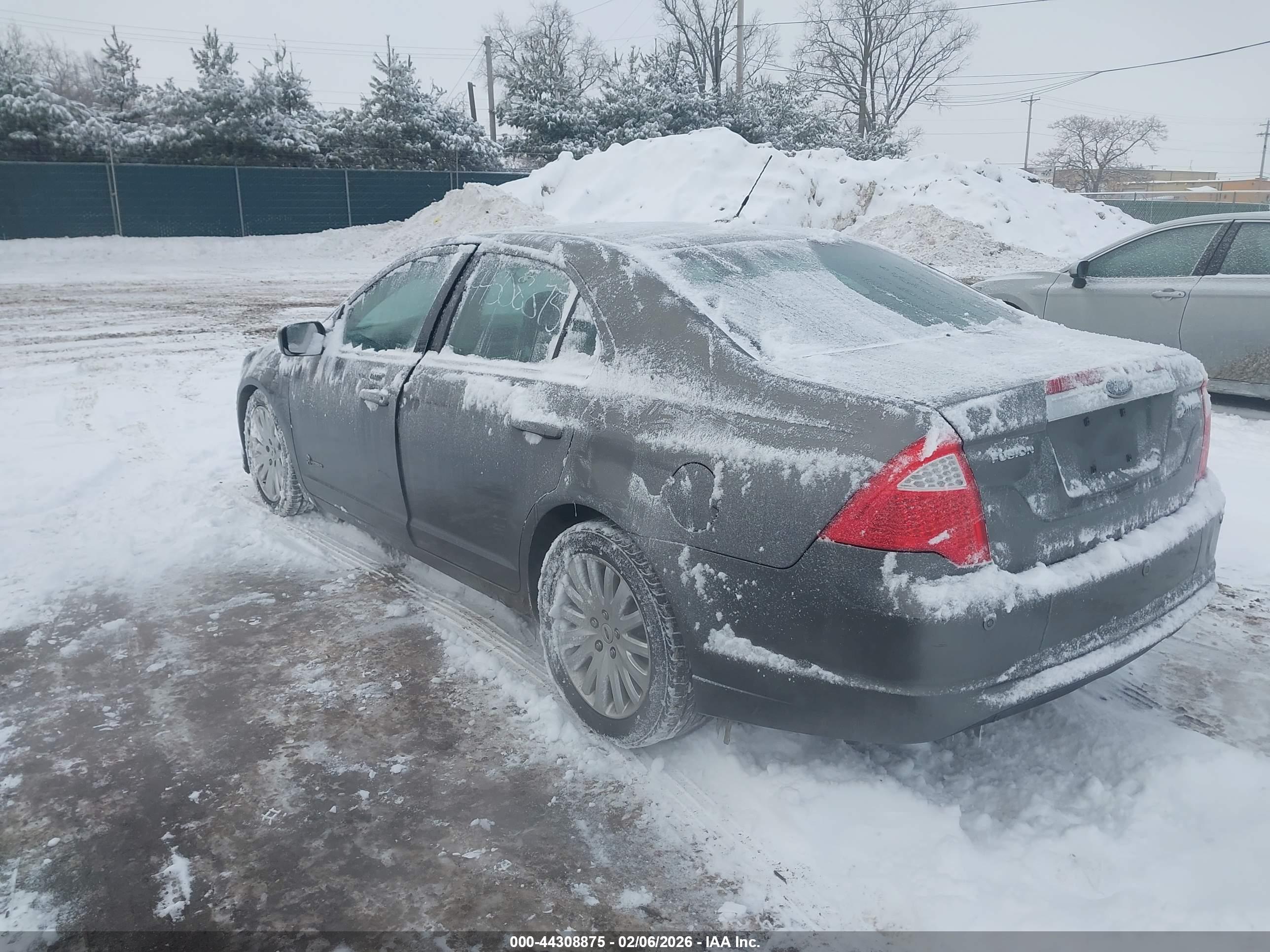 FORD FUSION image 3
