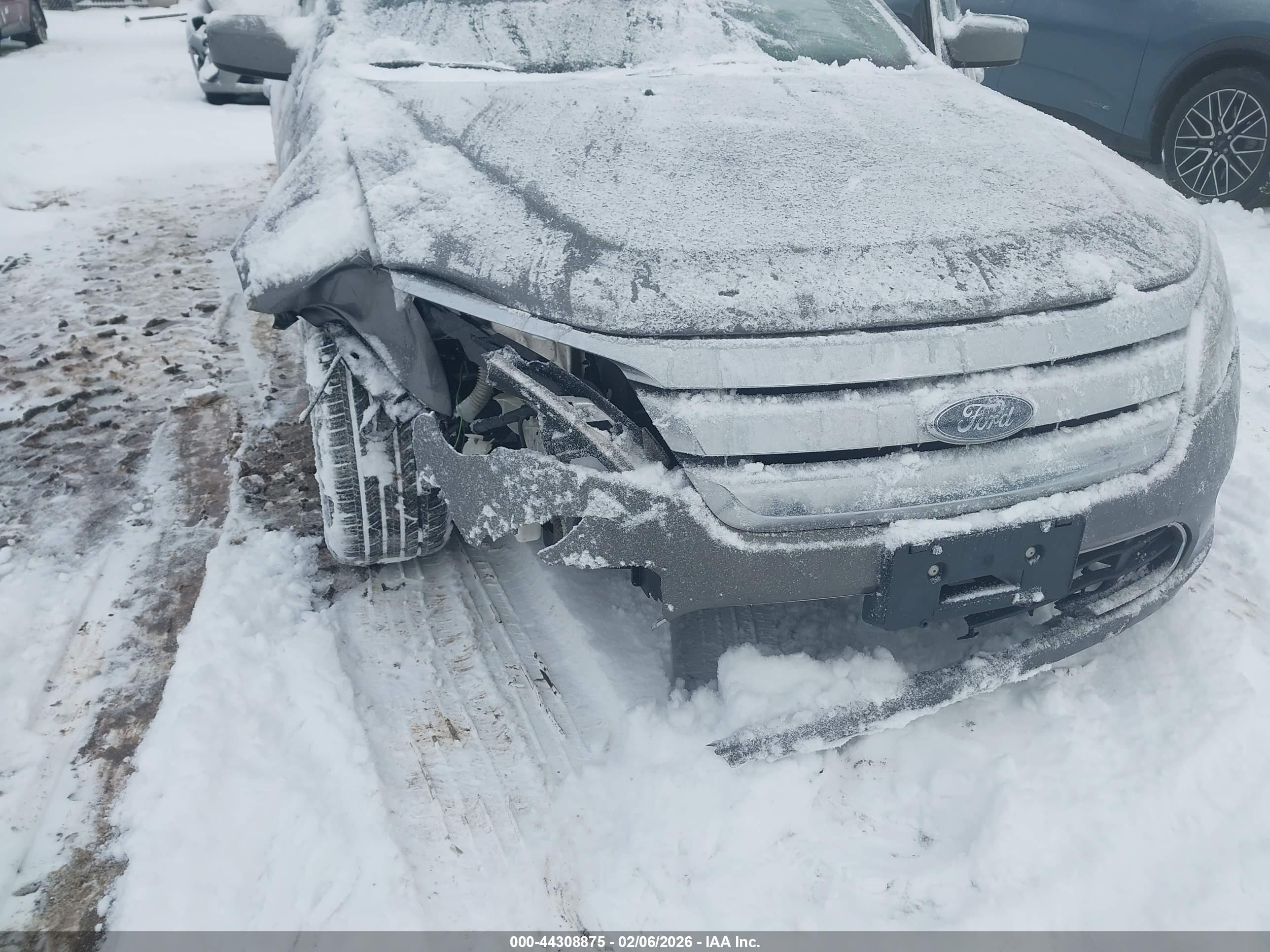 FORD FUSION image 6