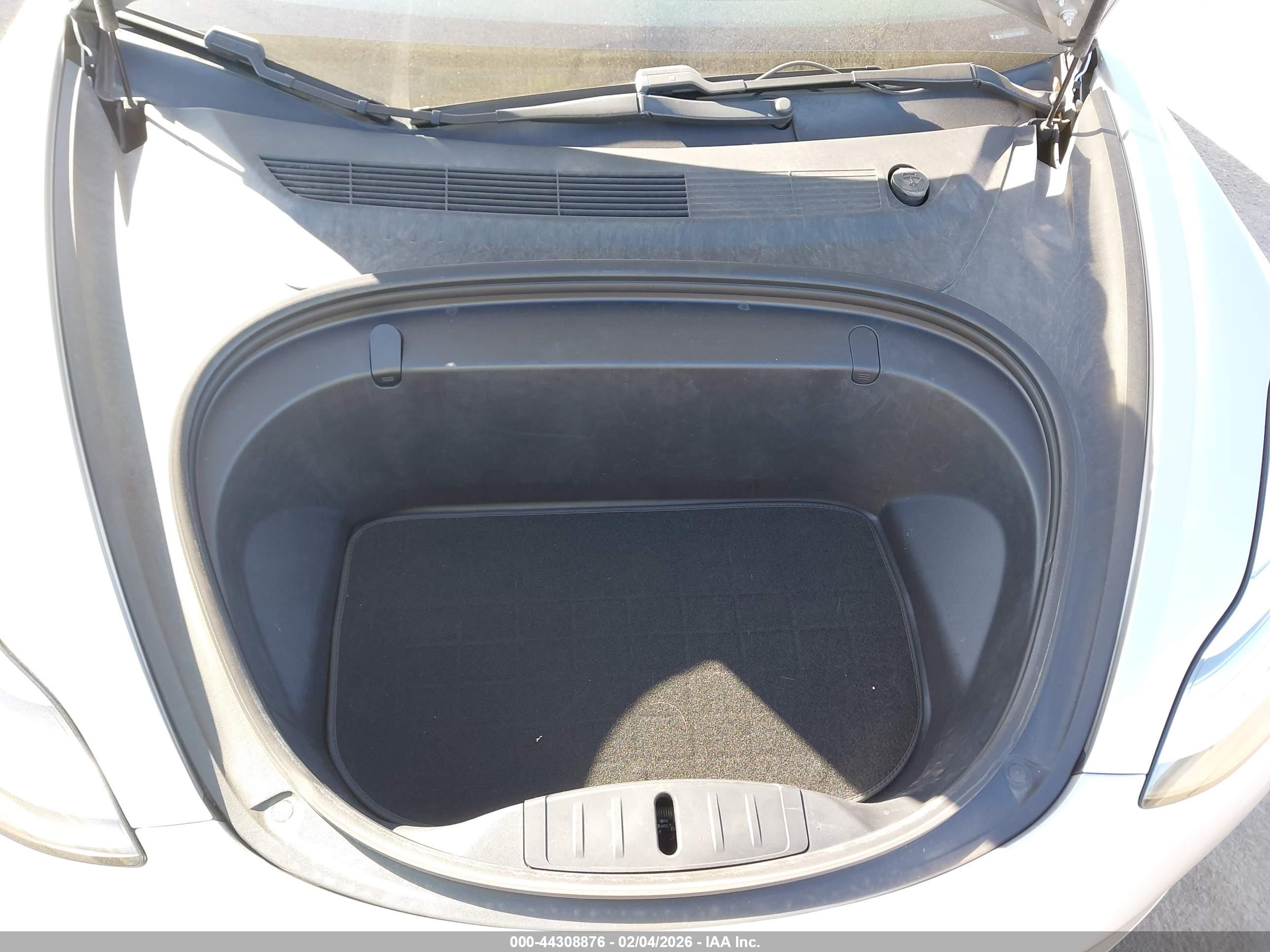 TESLA MODEL image 10