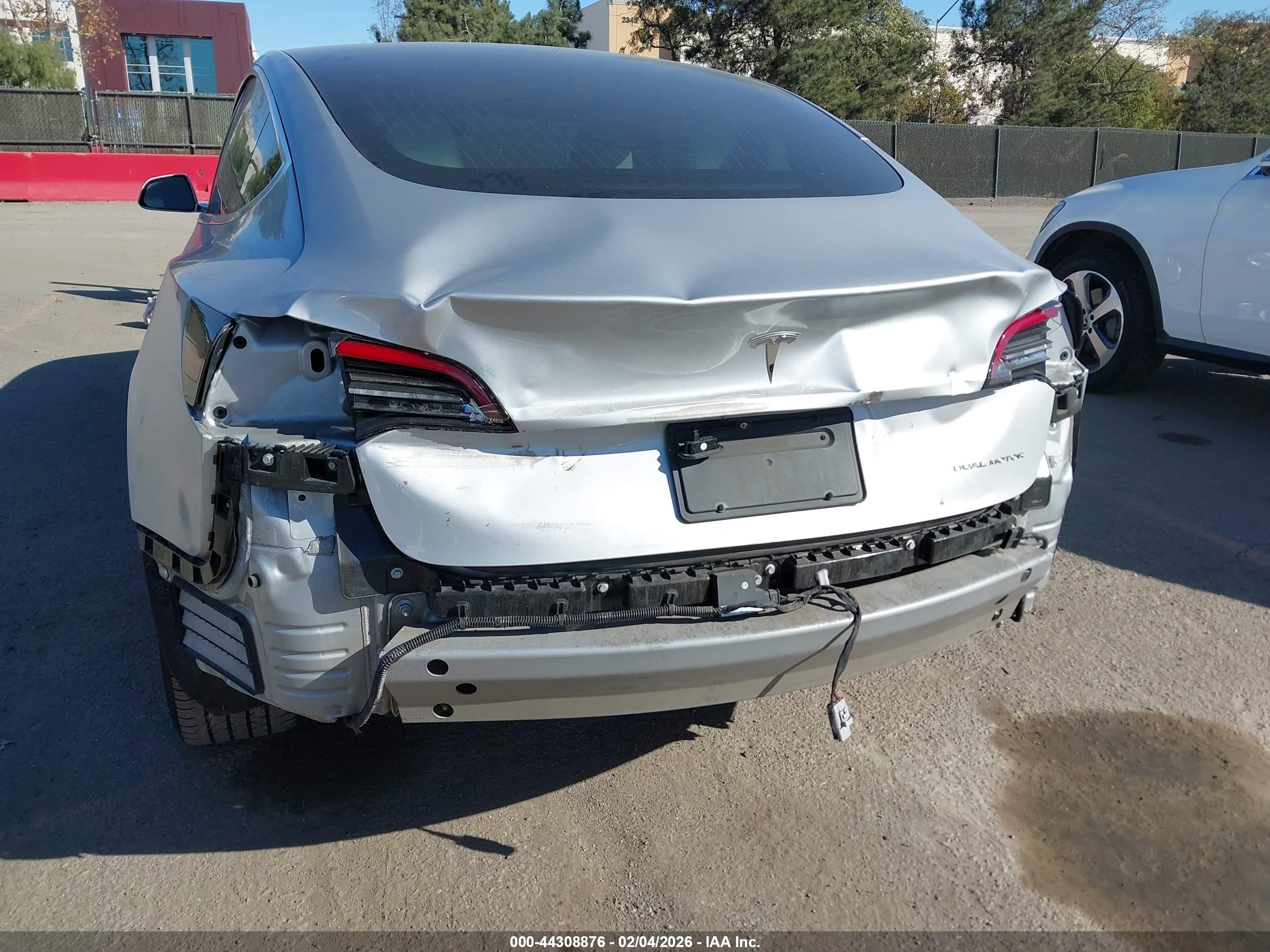 TESLA MODEL image 6