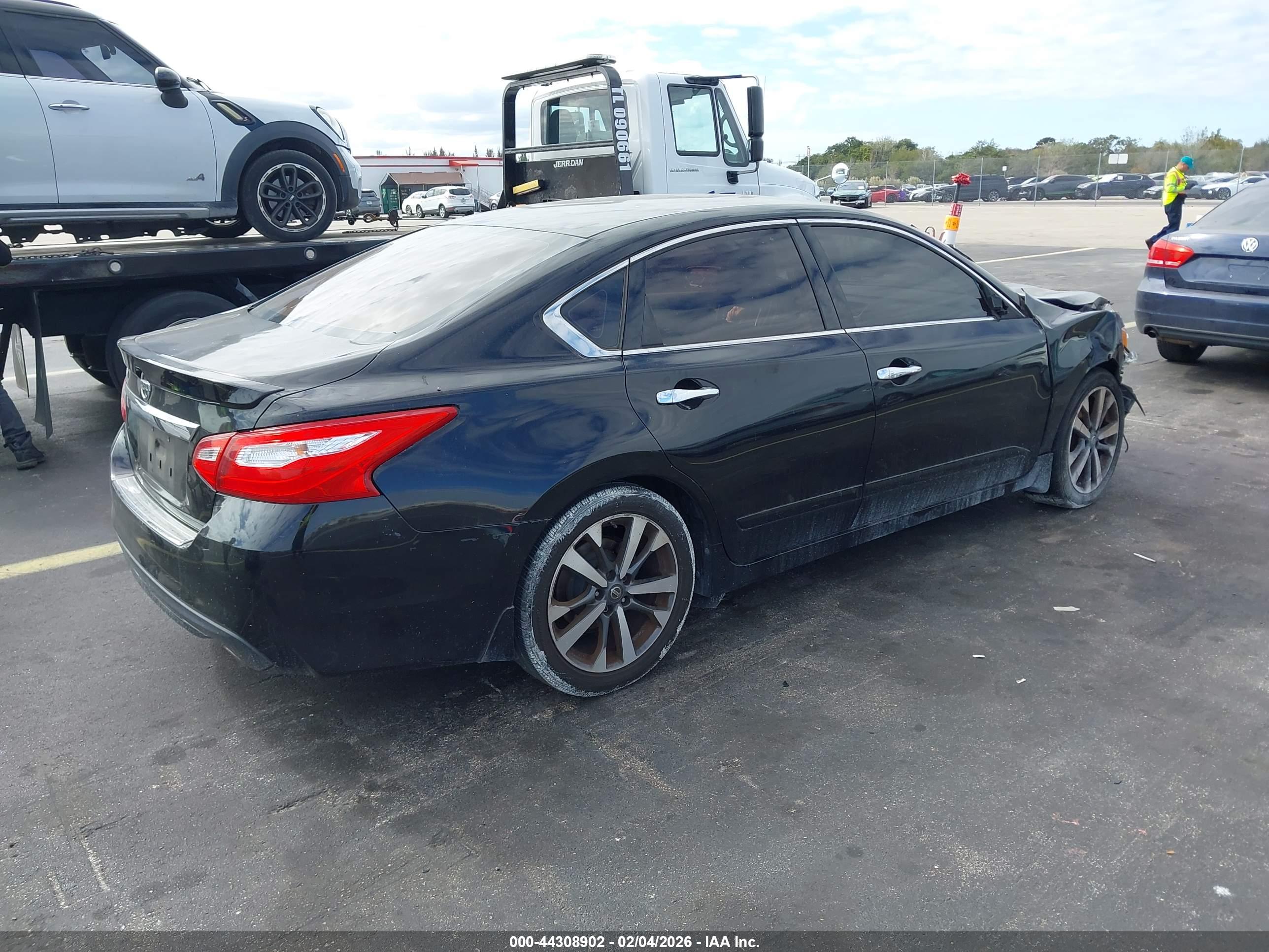 NISSAN ALTIMA image 4