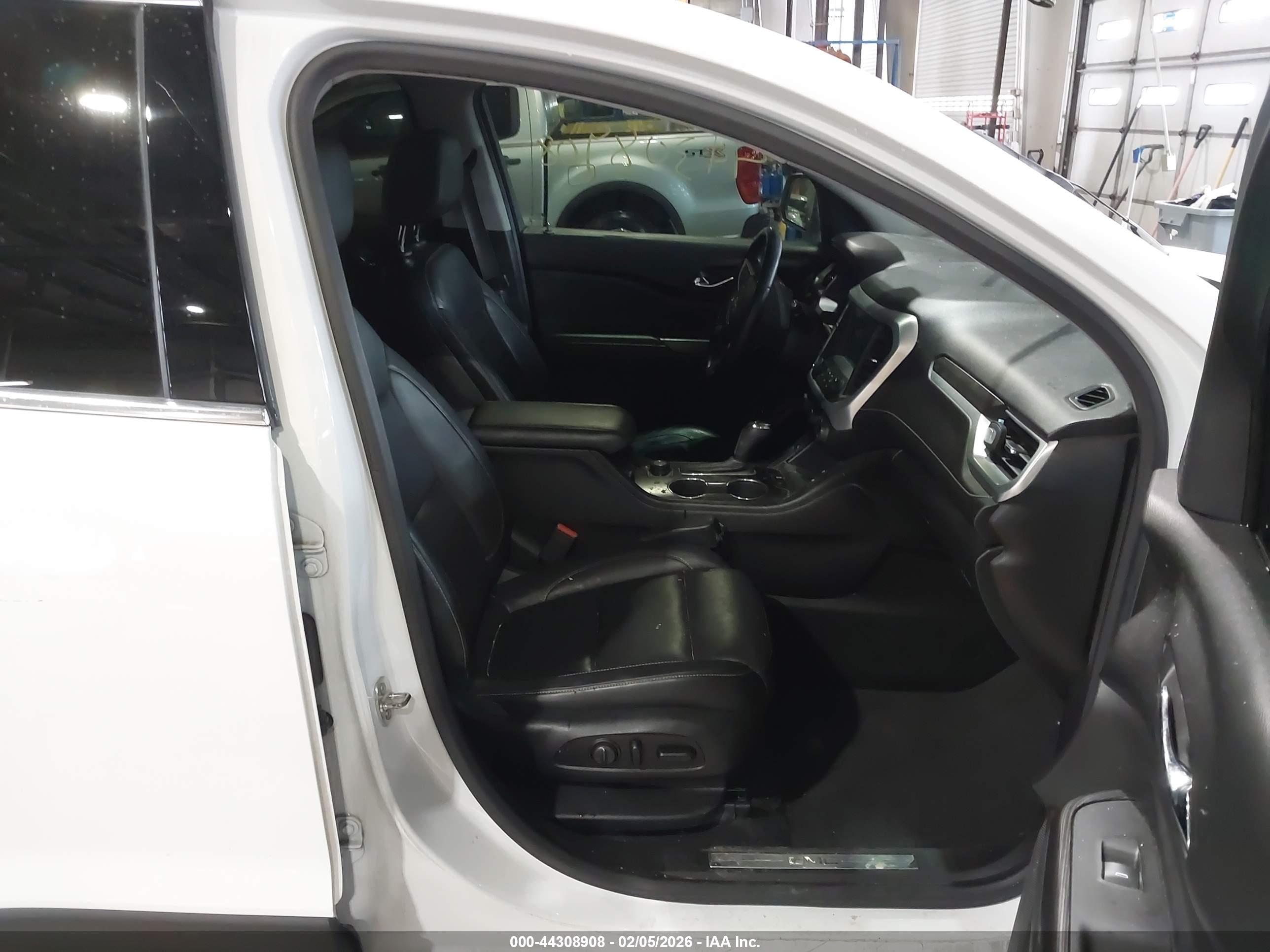 GMC ACADIA image 5