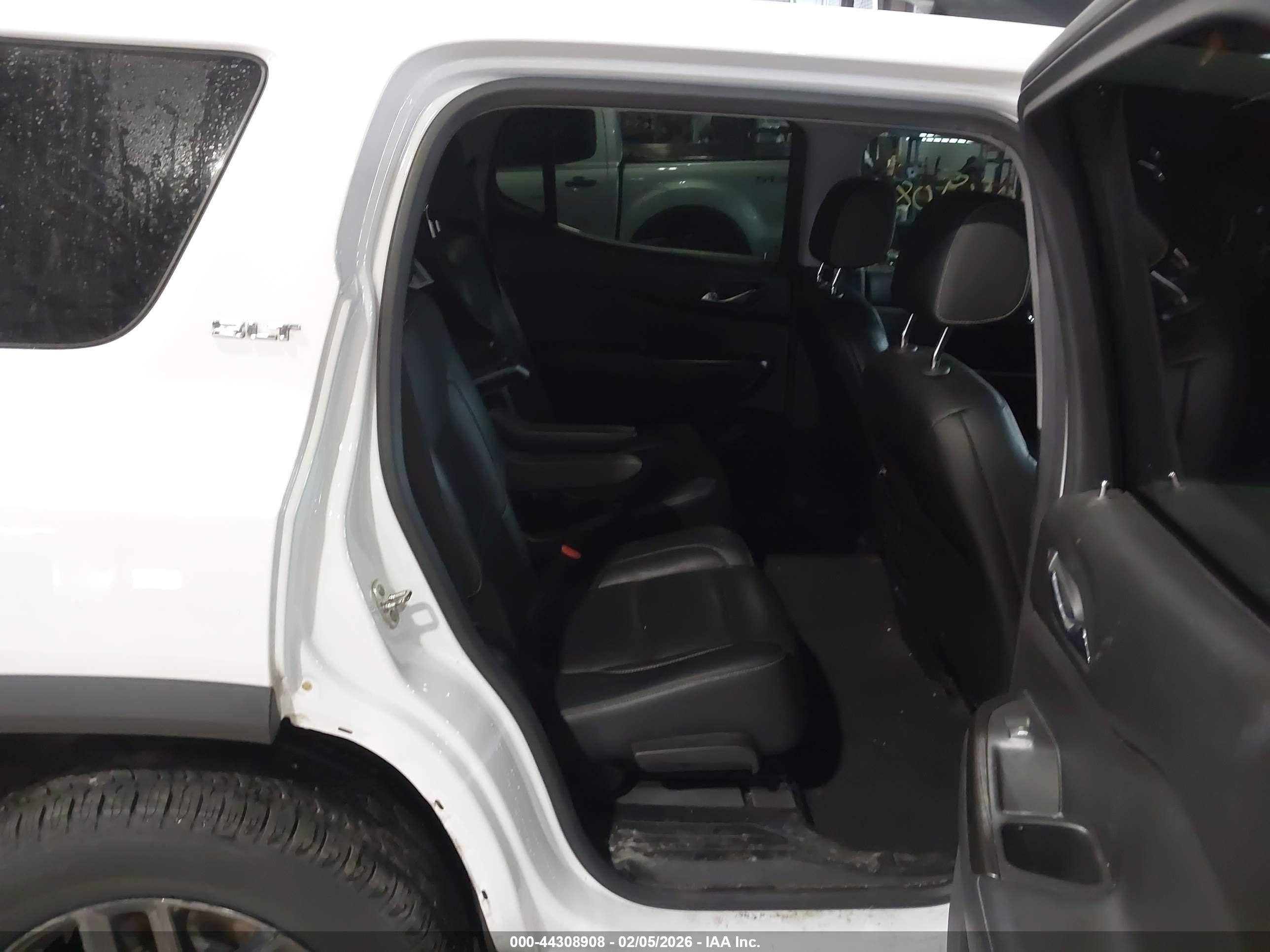 GMC ACADIA image 8