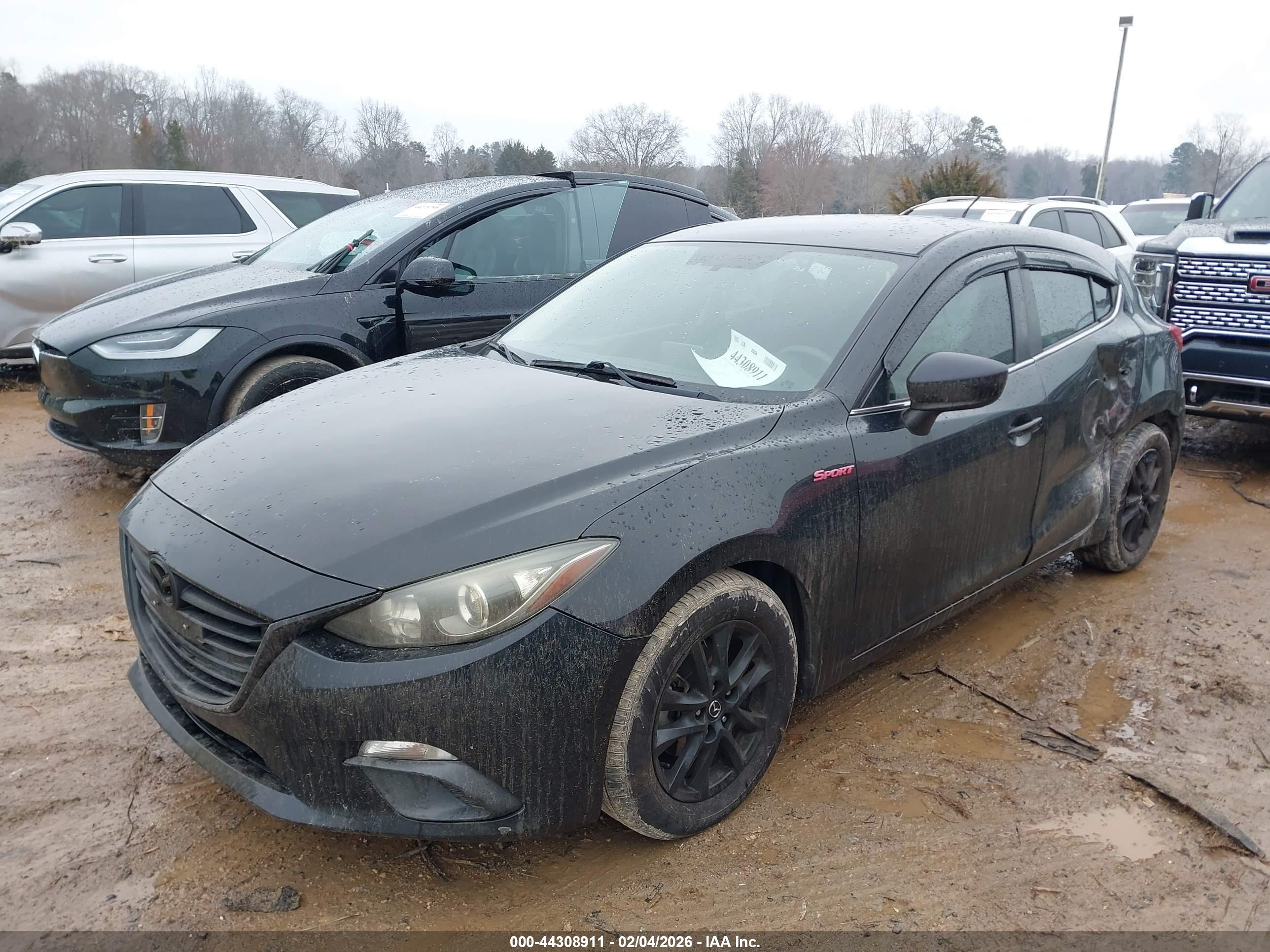 MAZDA MAZDA3 image 2