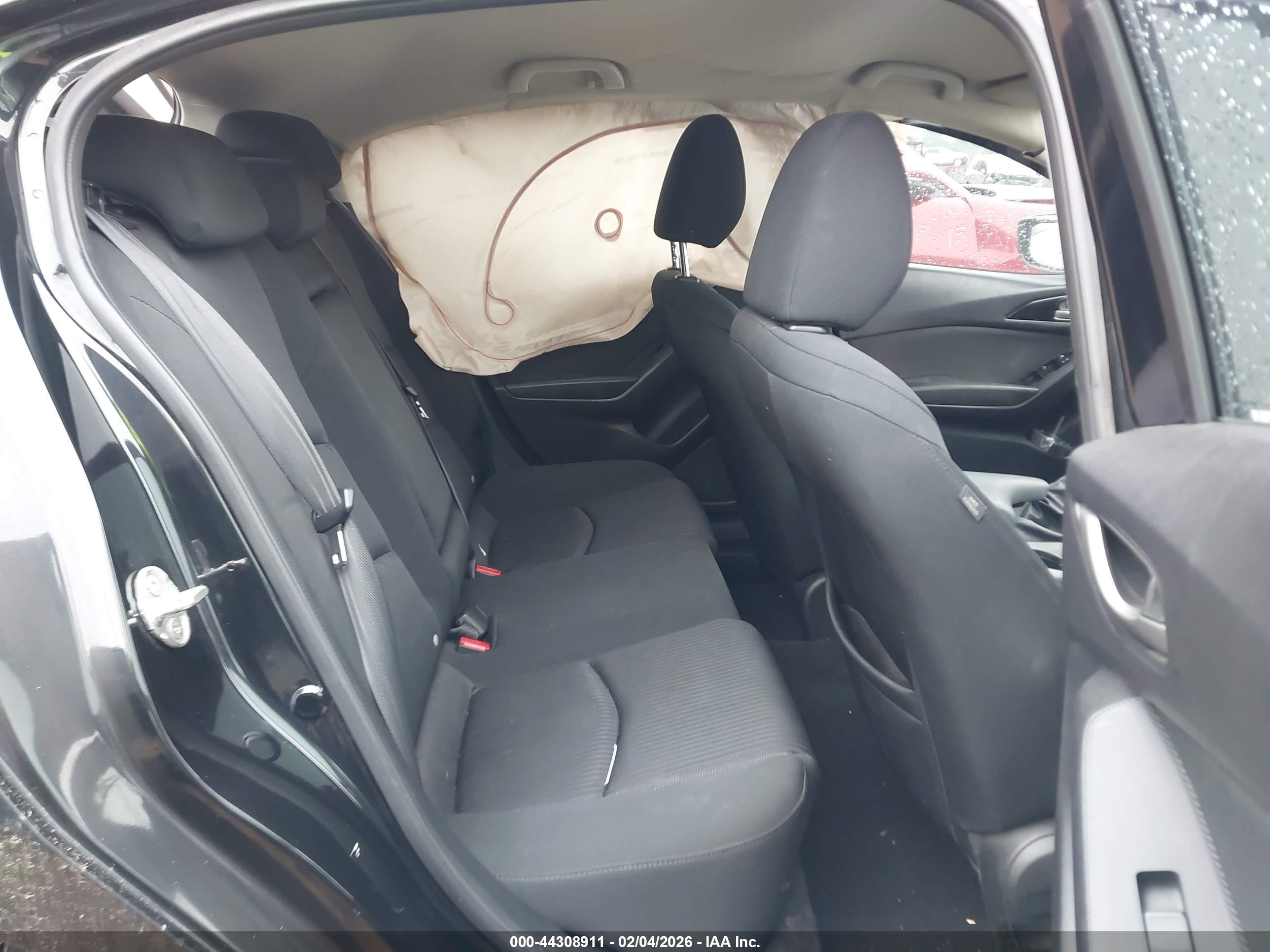 MAZDA MAZDA3 image 8