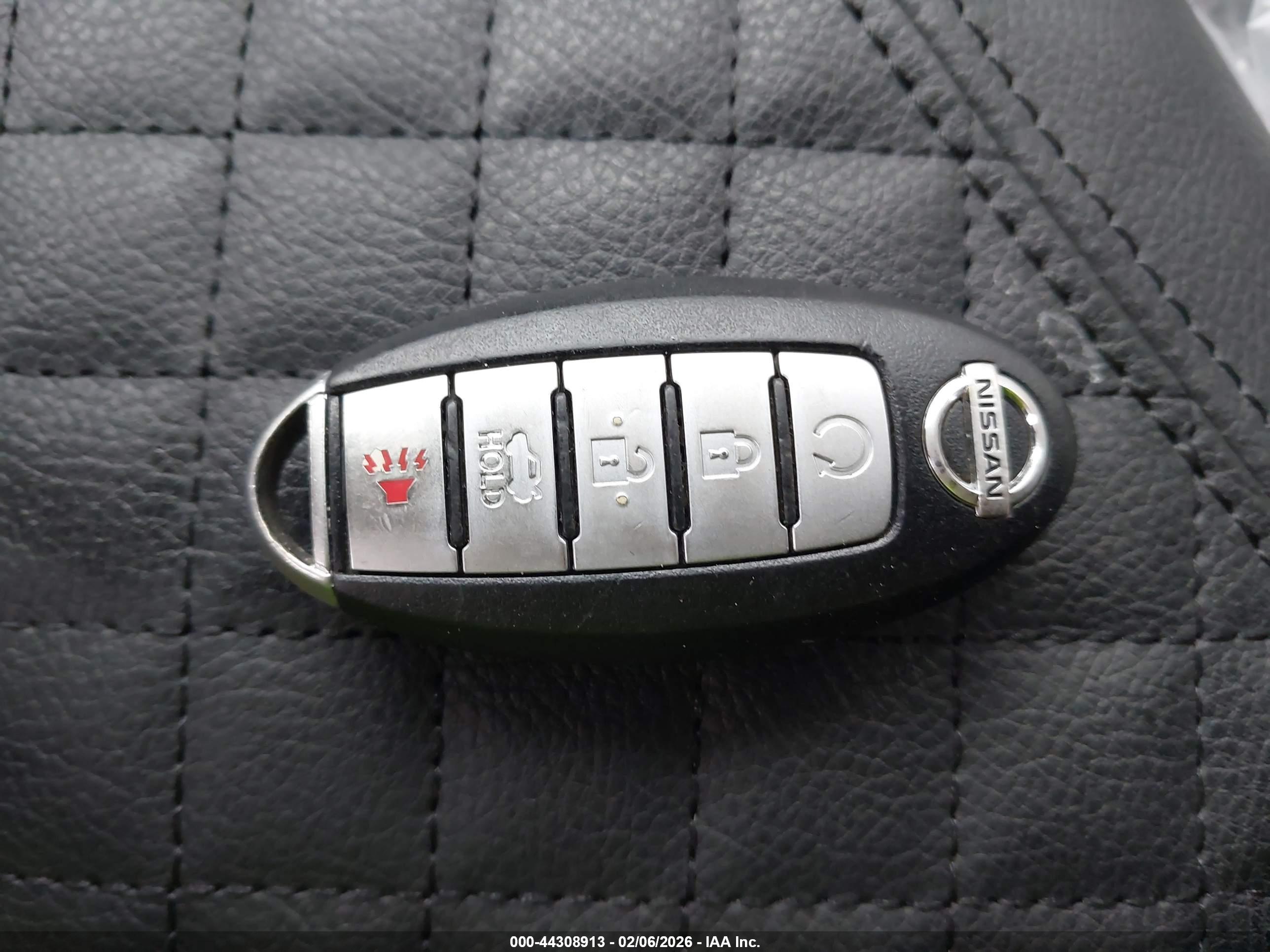 NISSAN MAXIMA image 11