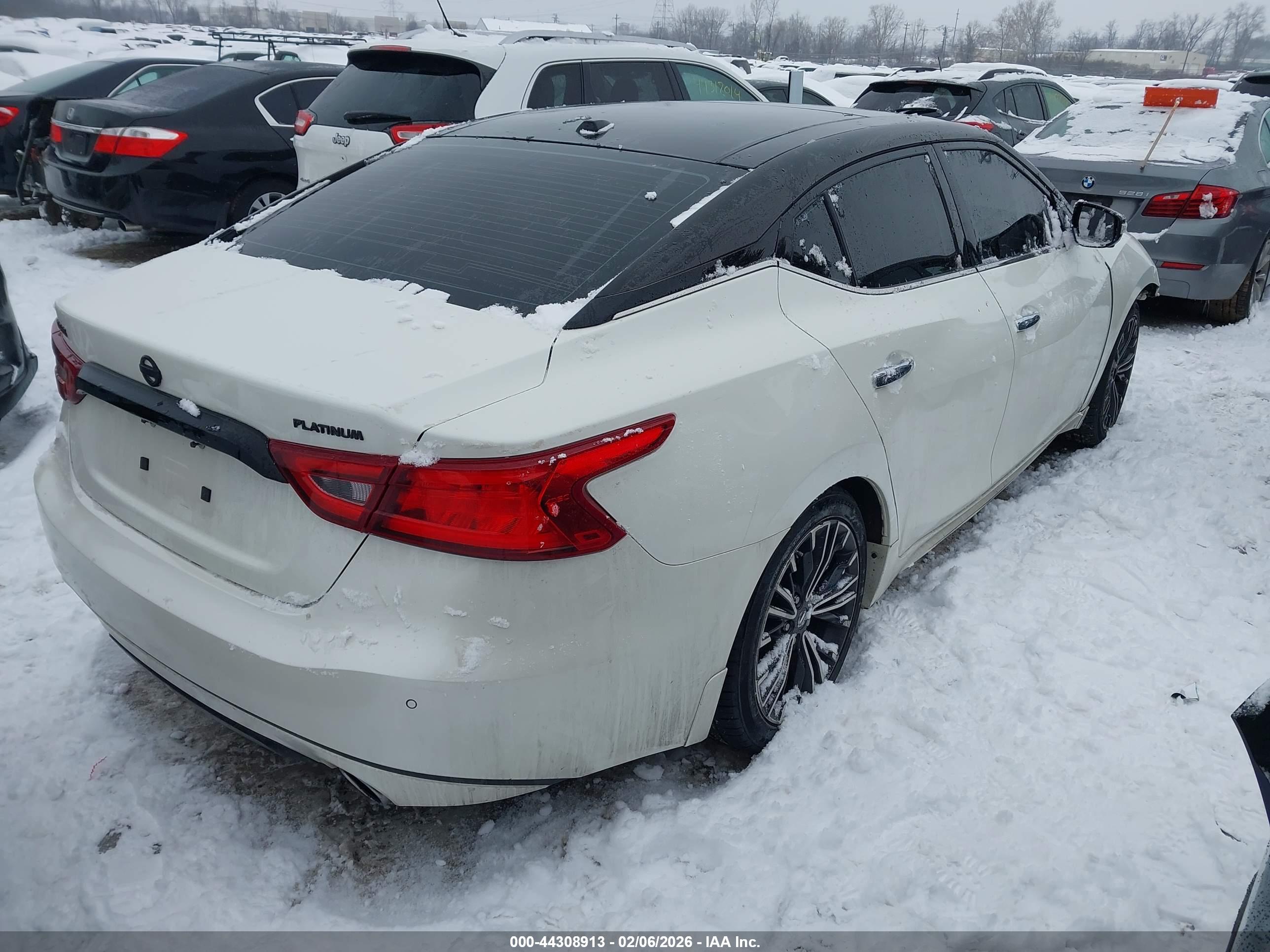 NISSAN MAXIMA image 4