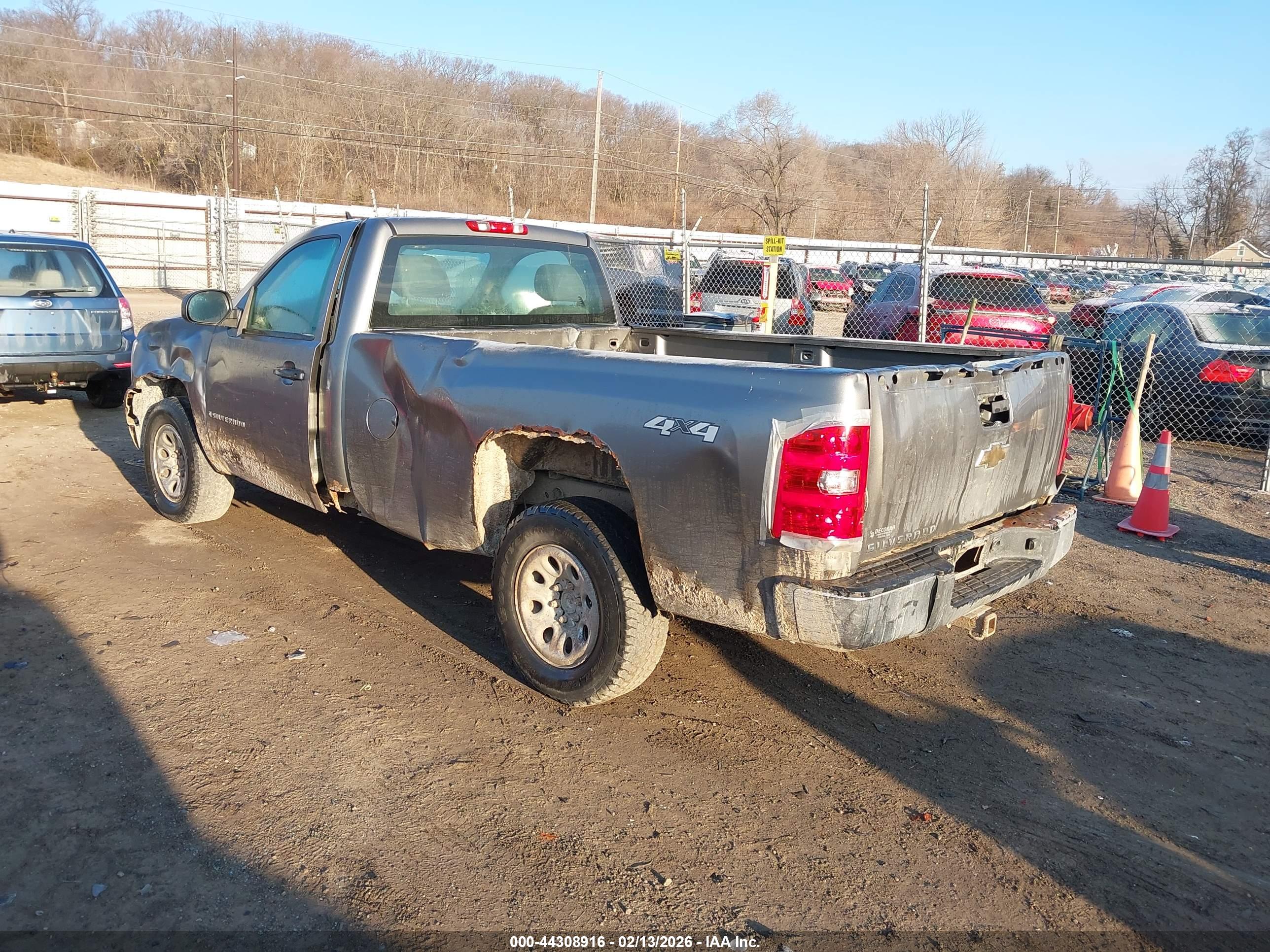 CHEVROLET SILVERADO image 3