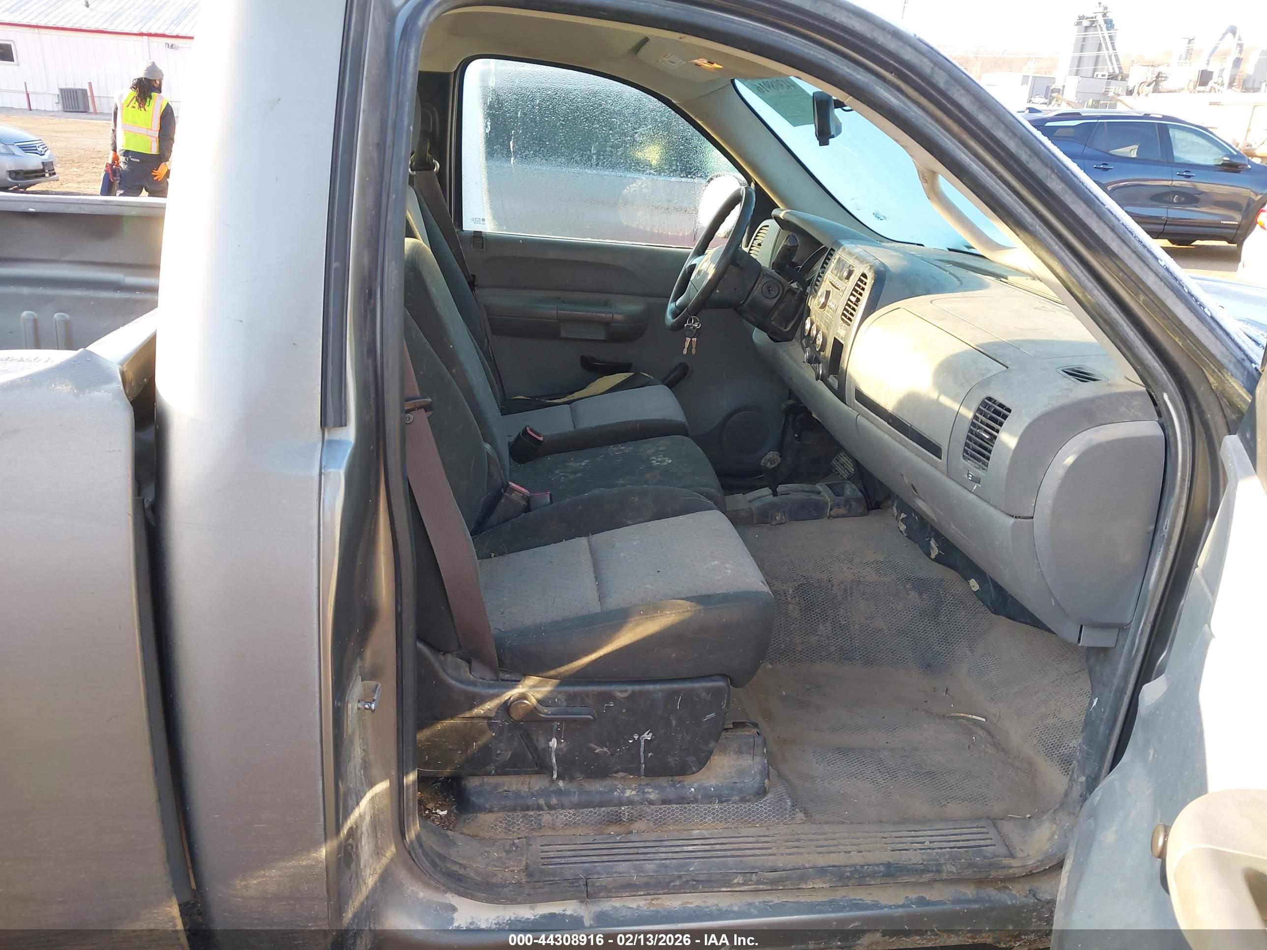 CHEVROLET SILVERADO image 5