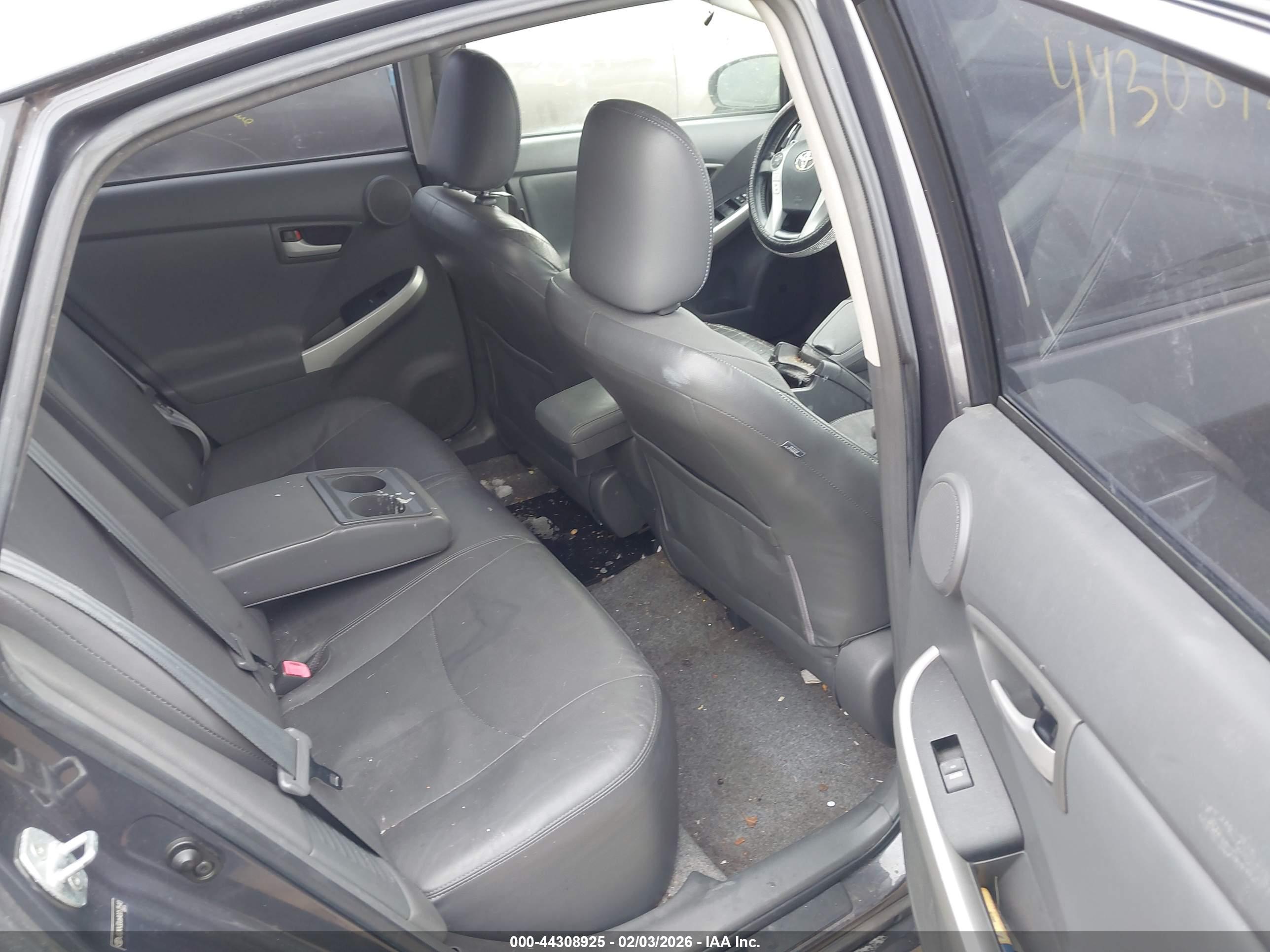 TOYOTA PRIUS image 8