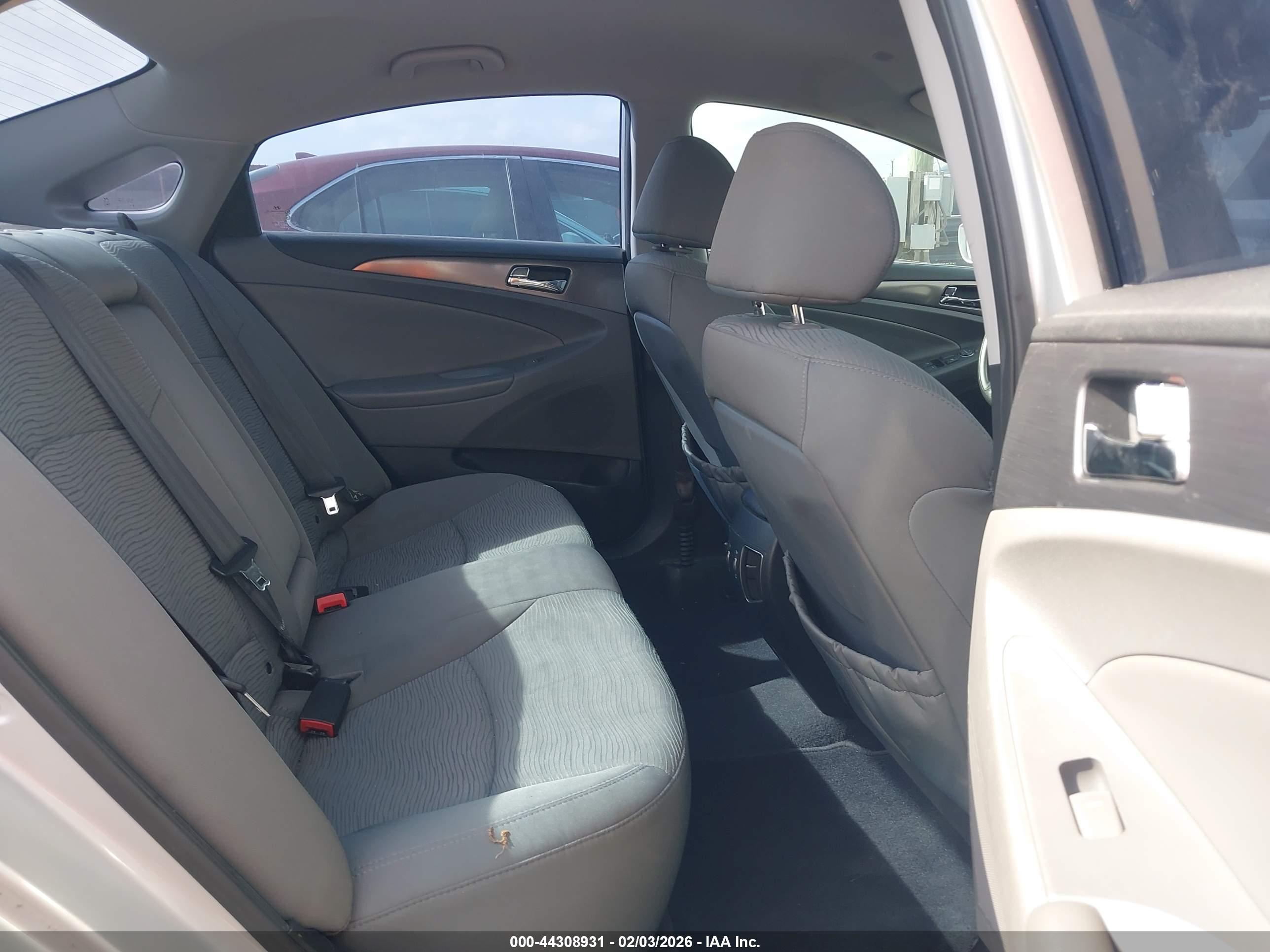 HYUNDAI SONATA image 8