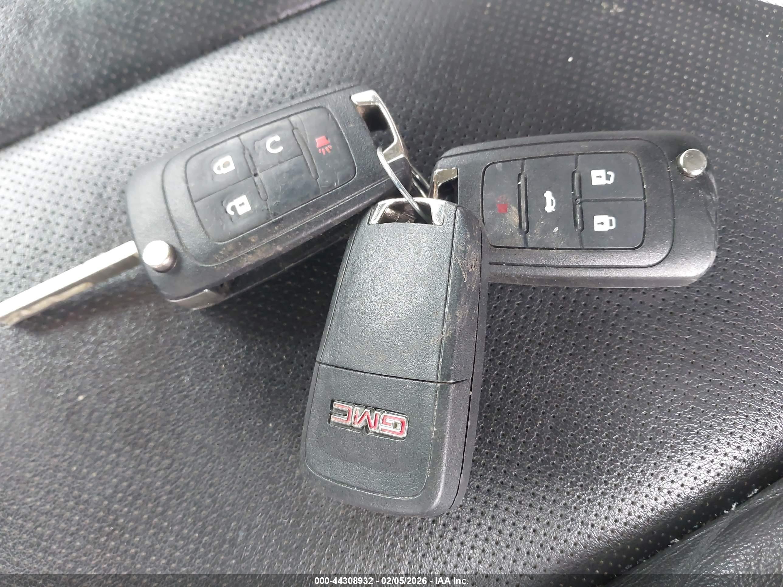 GMC TERRAIN image 11