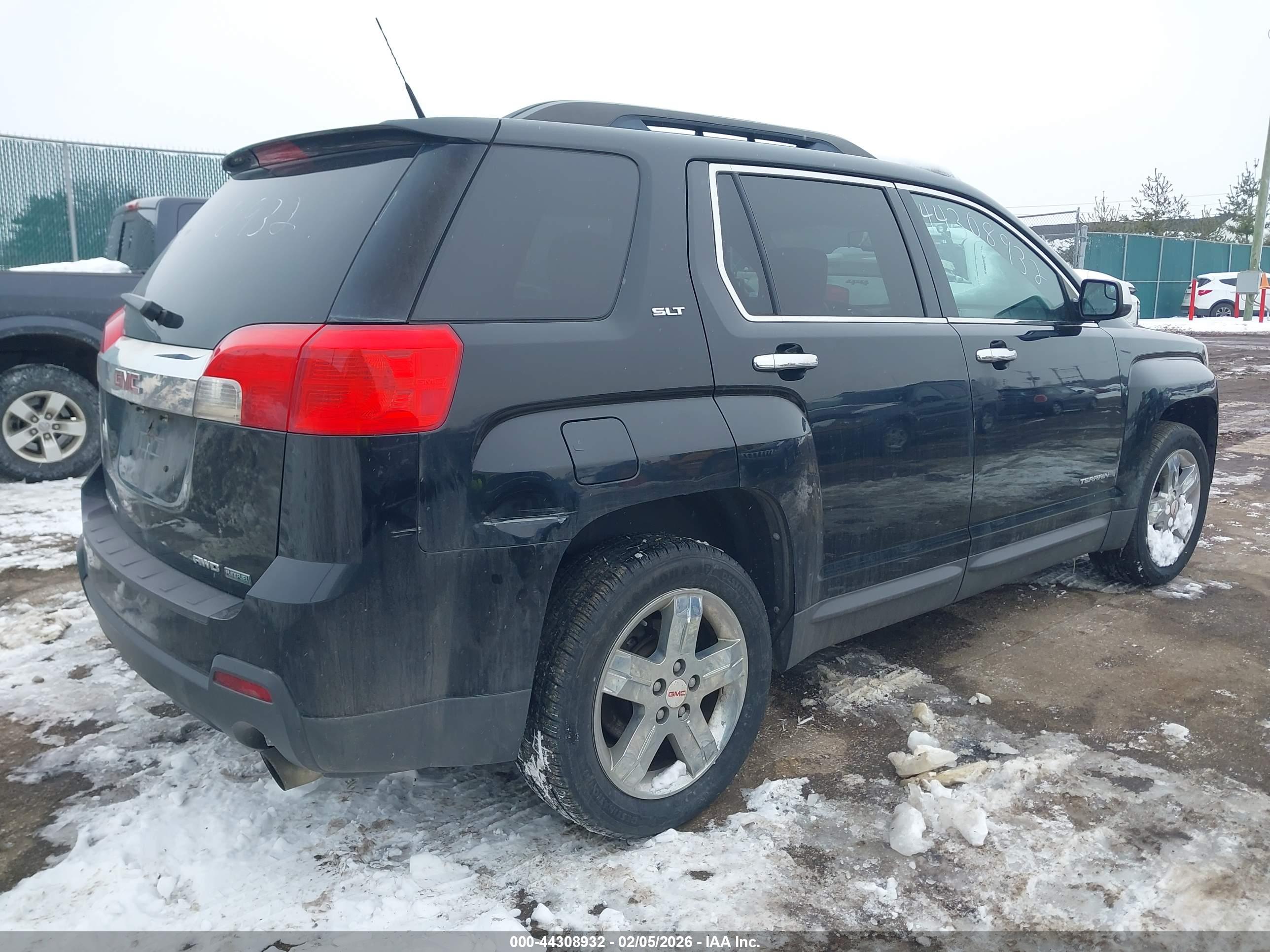 GMC TERRAIN image 4
