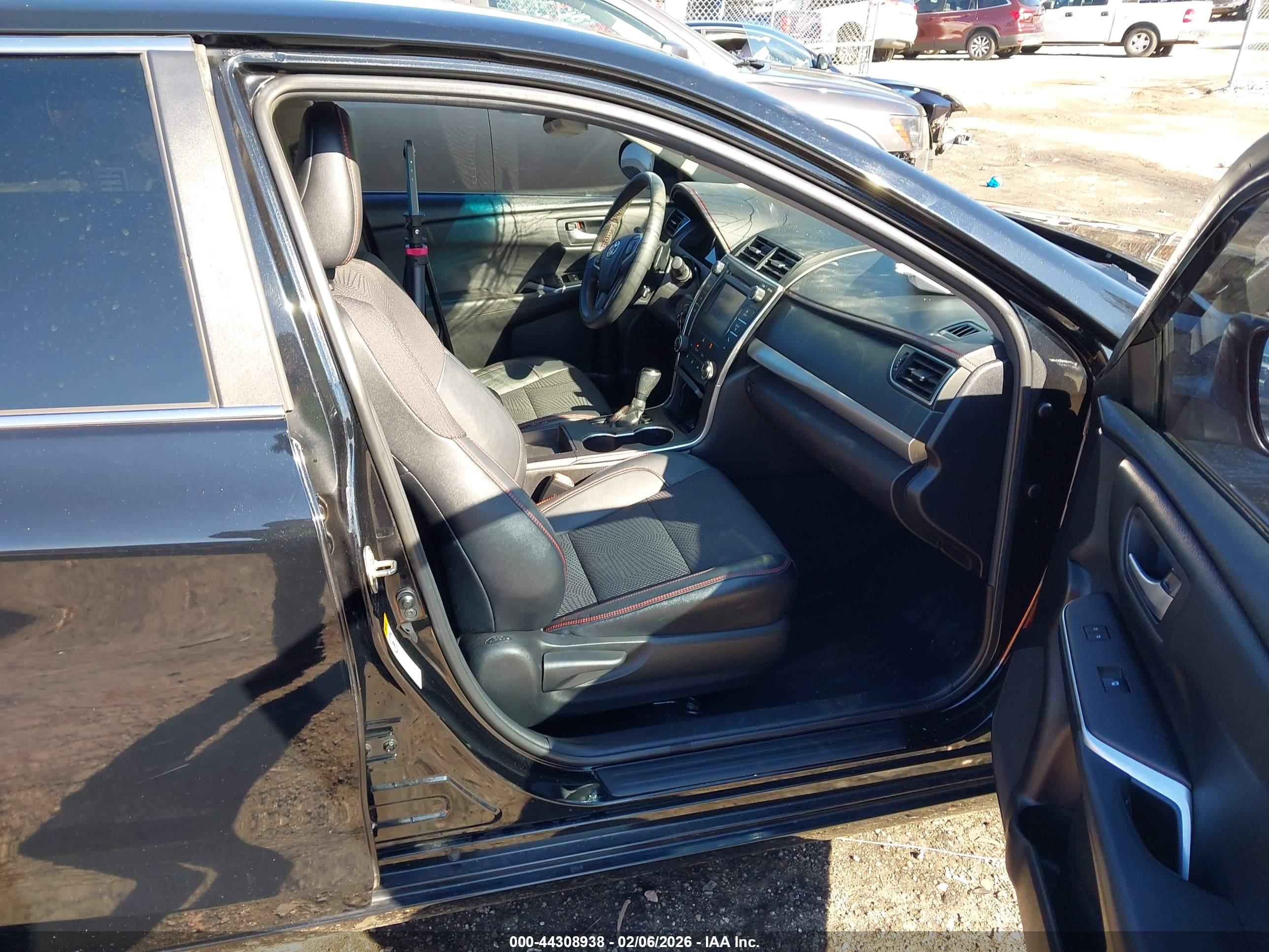 TOYOTA CAMRY image 5