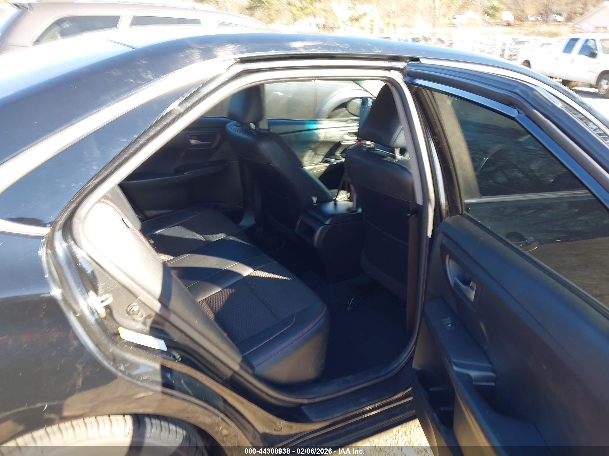 TOYOTA CAMRY image 8