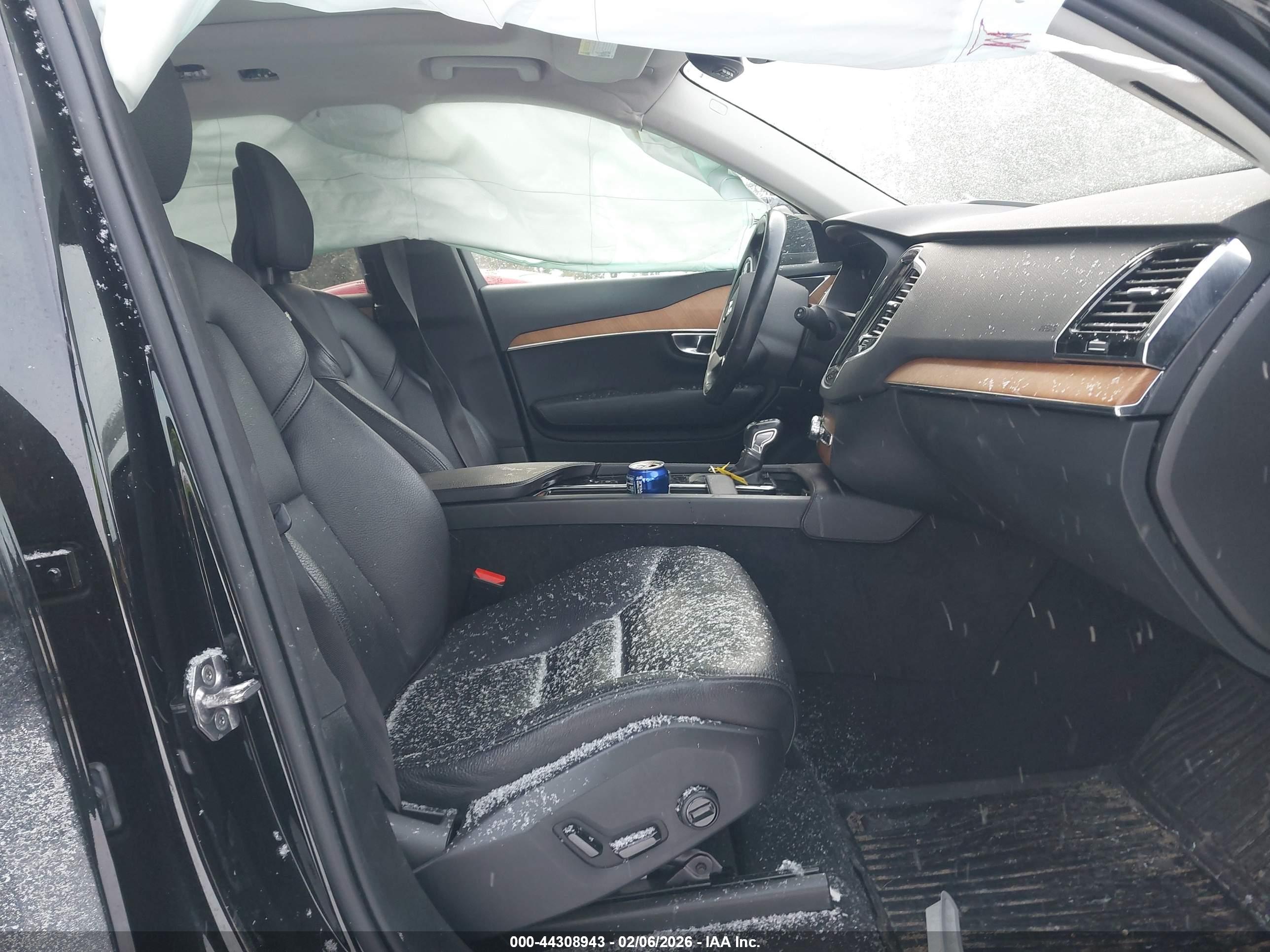VOLVO XC90 image 5