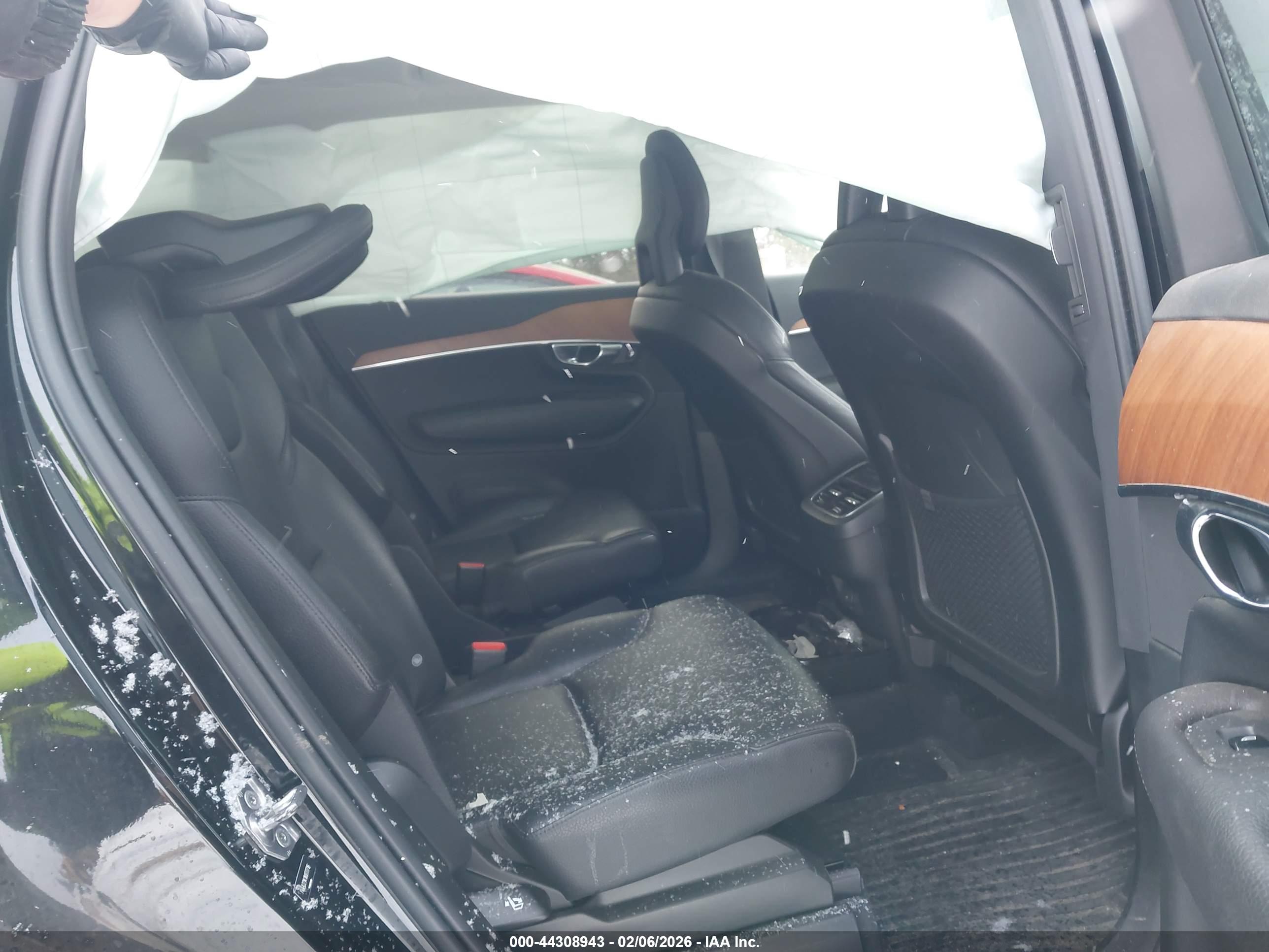 VOLVO XC90 image 8