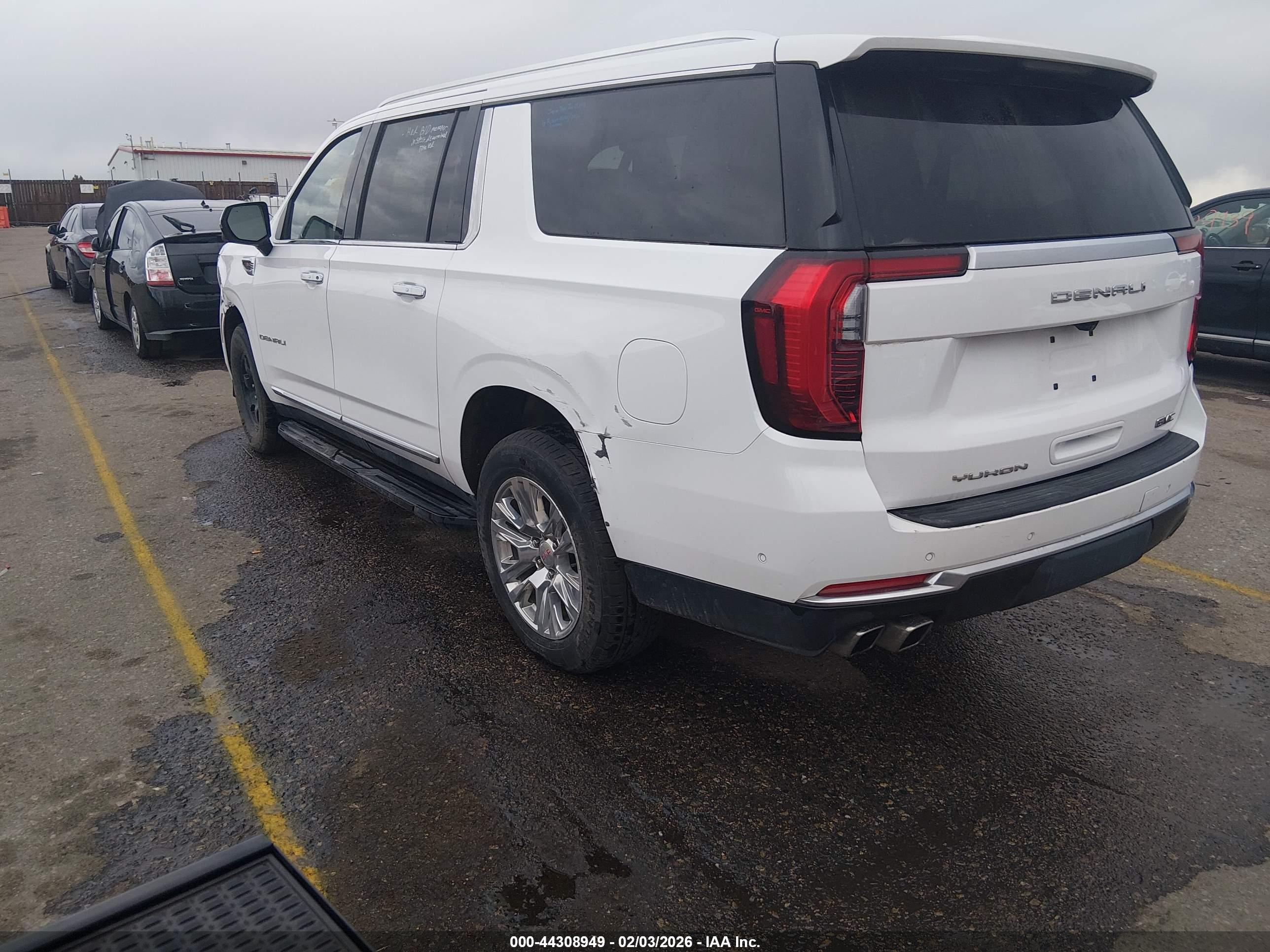 GMC YUKON image 3