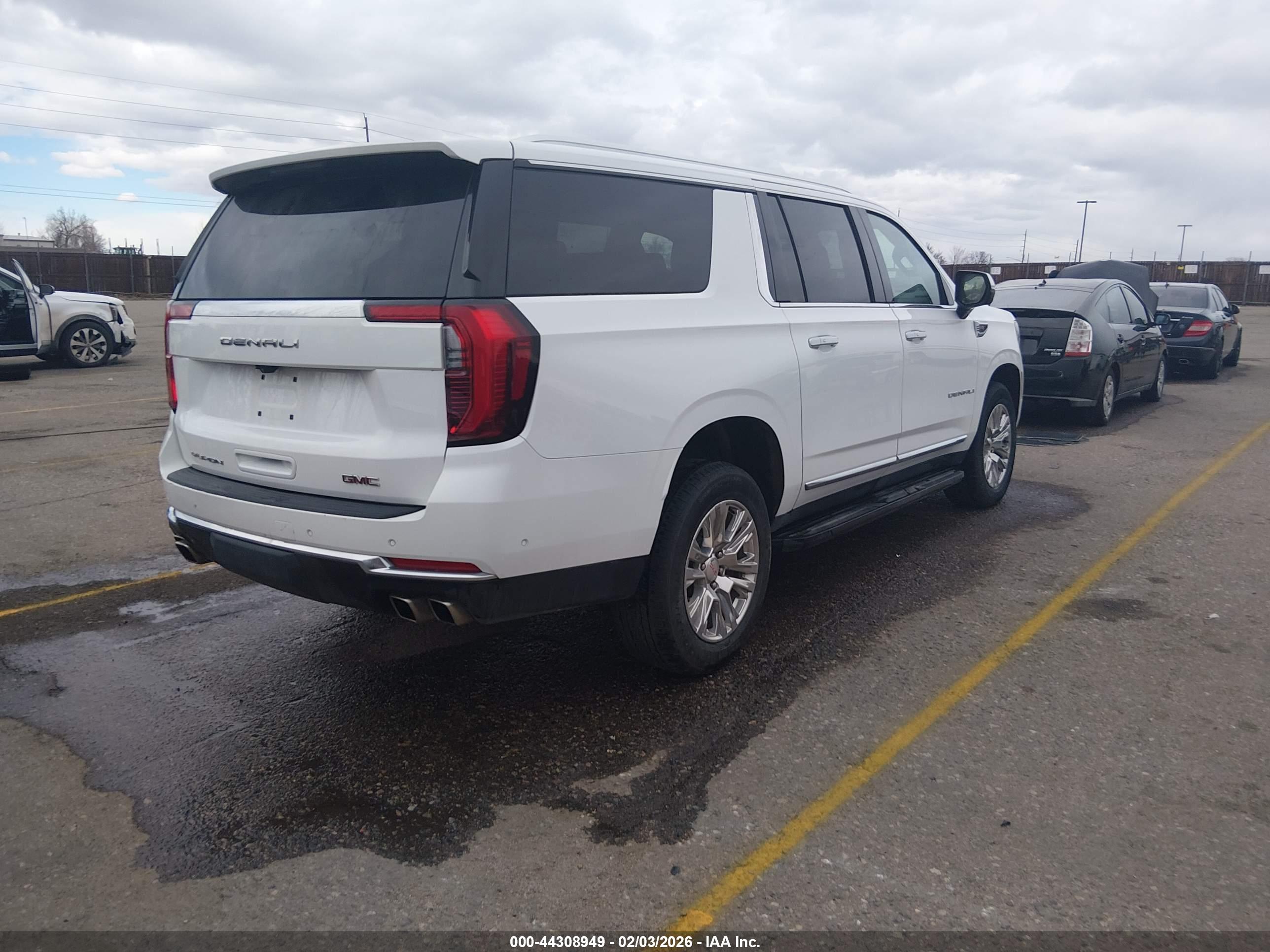 GMC YUKON image 4