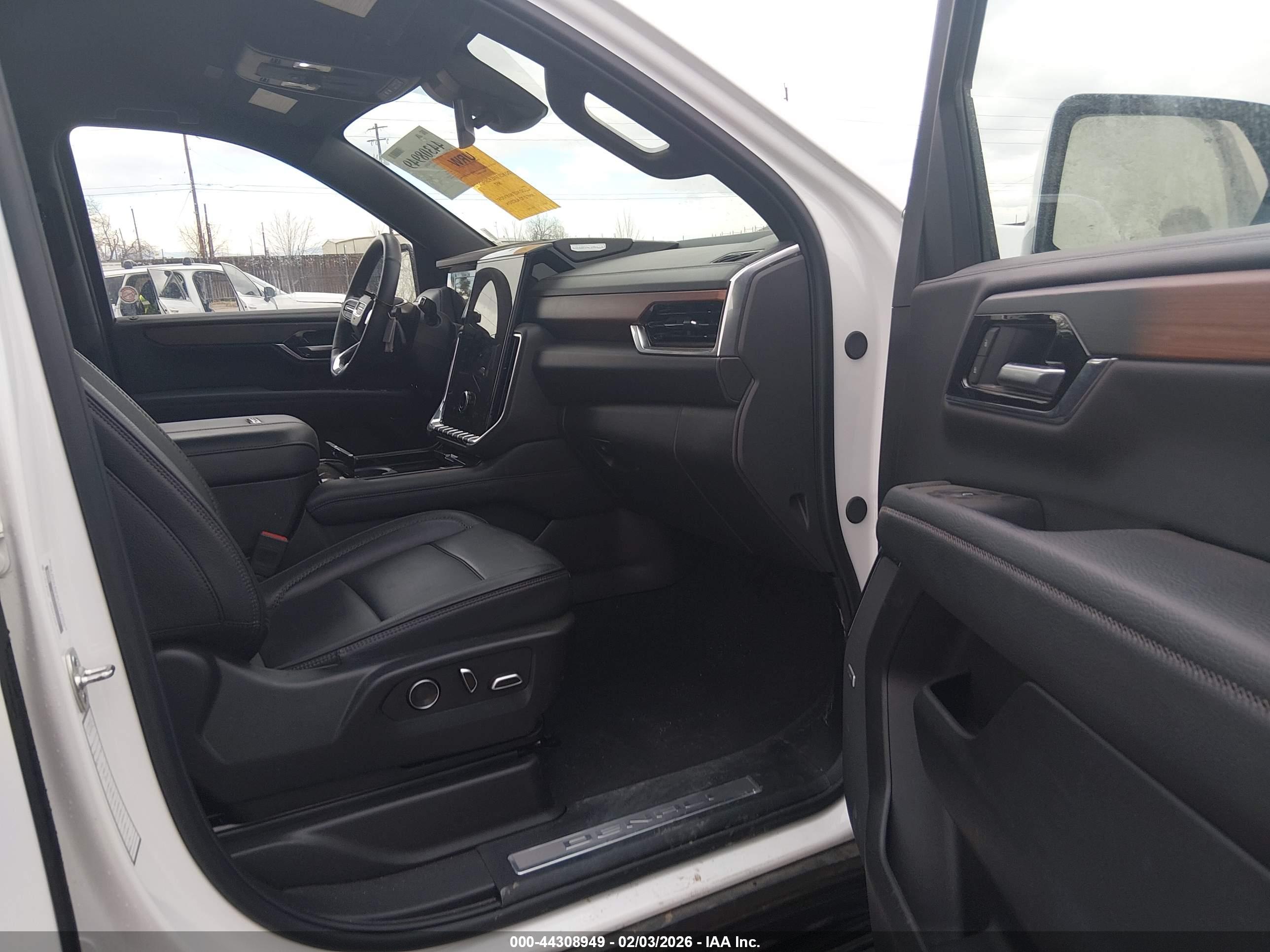 GMC YUKON image 5