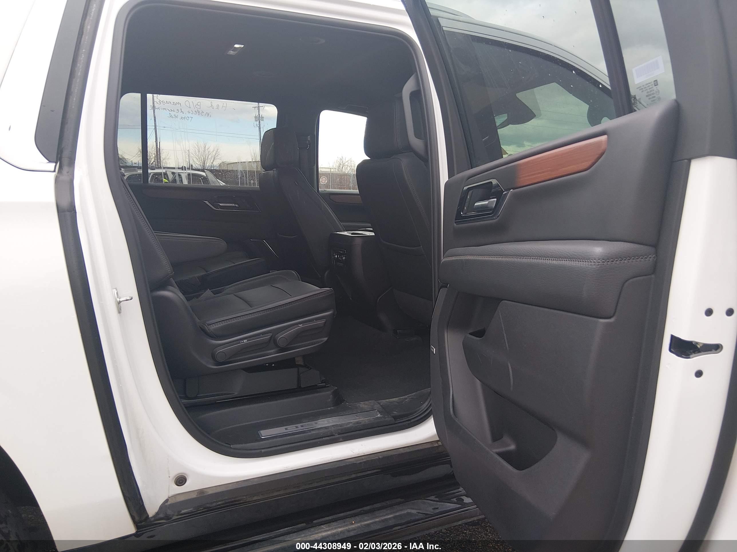 GMC YUKON image 8