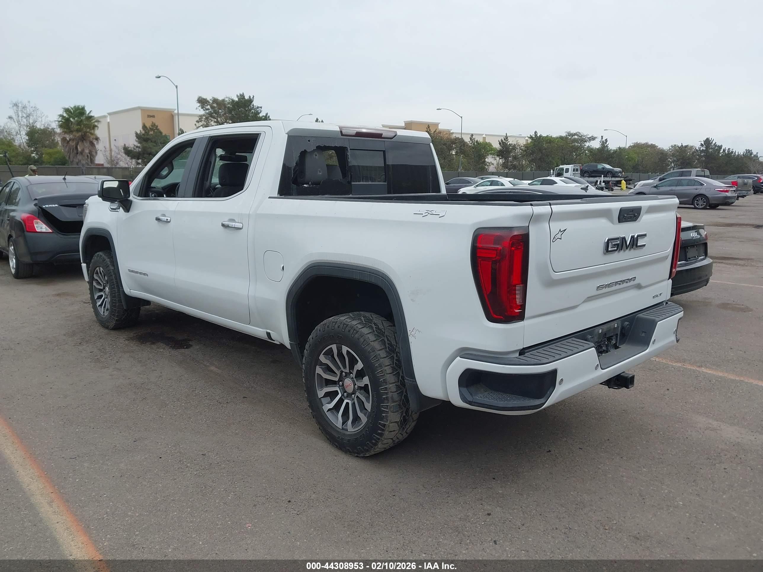 GMC SIERRA image 3