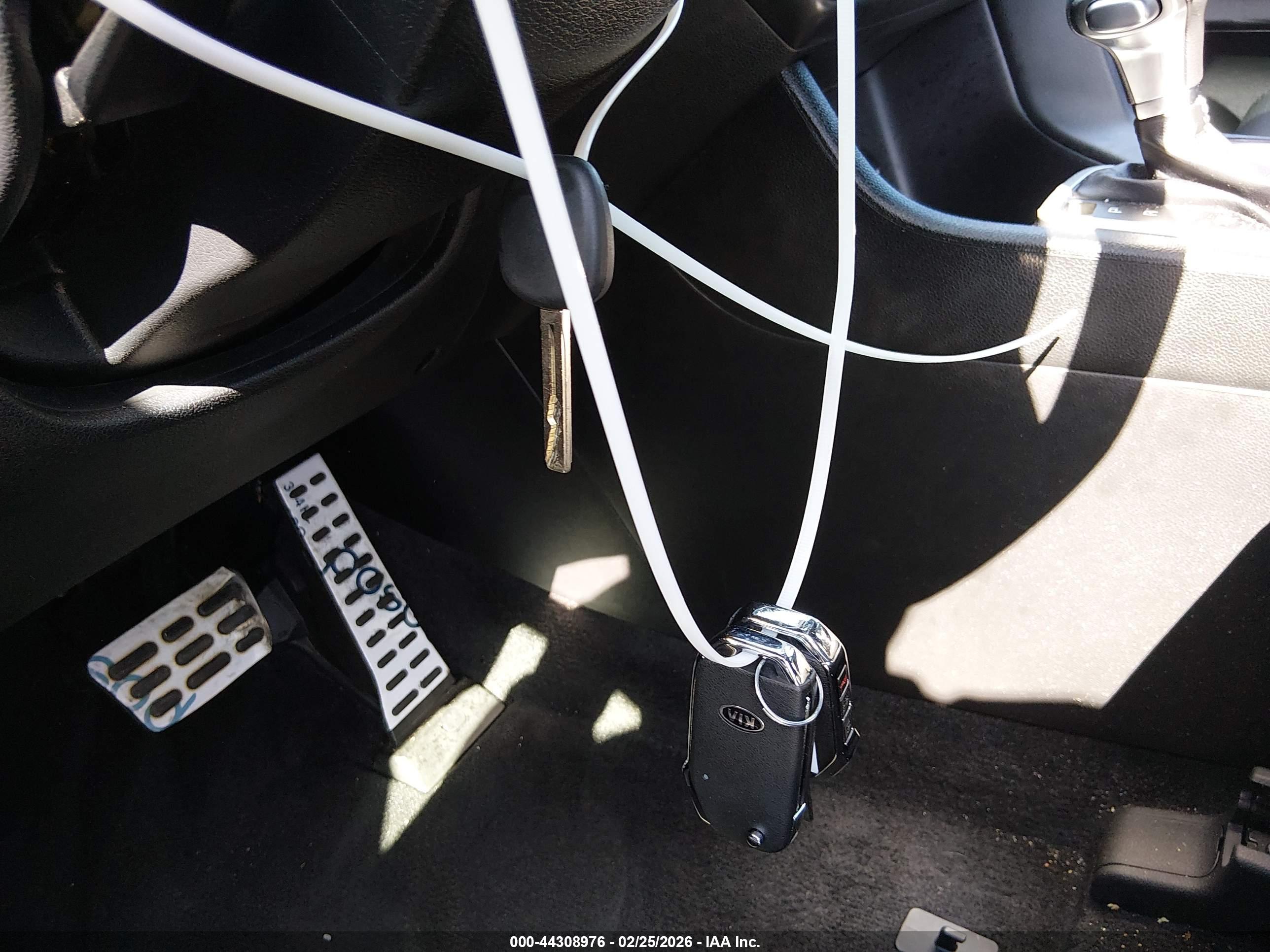 KIA SPORTAGE image 11