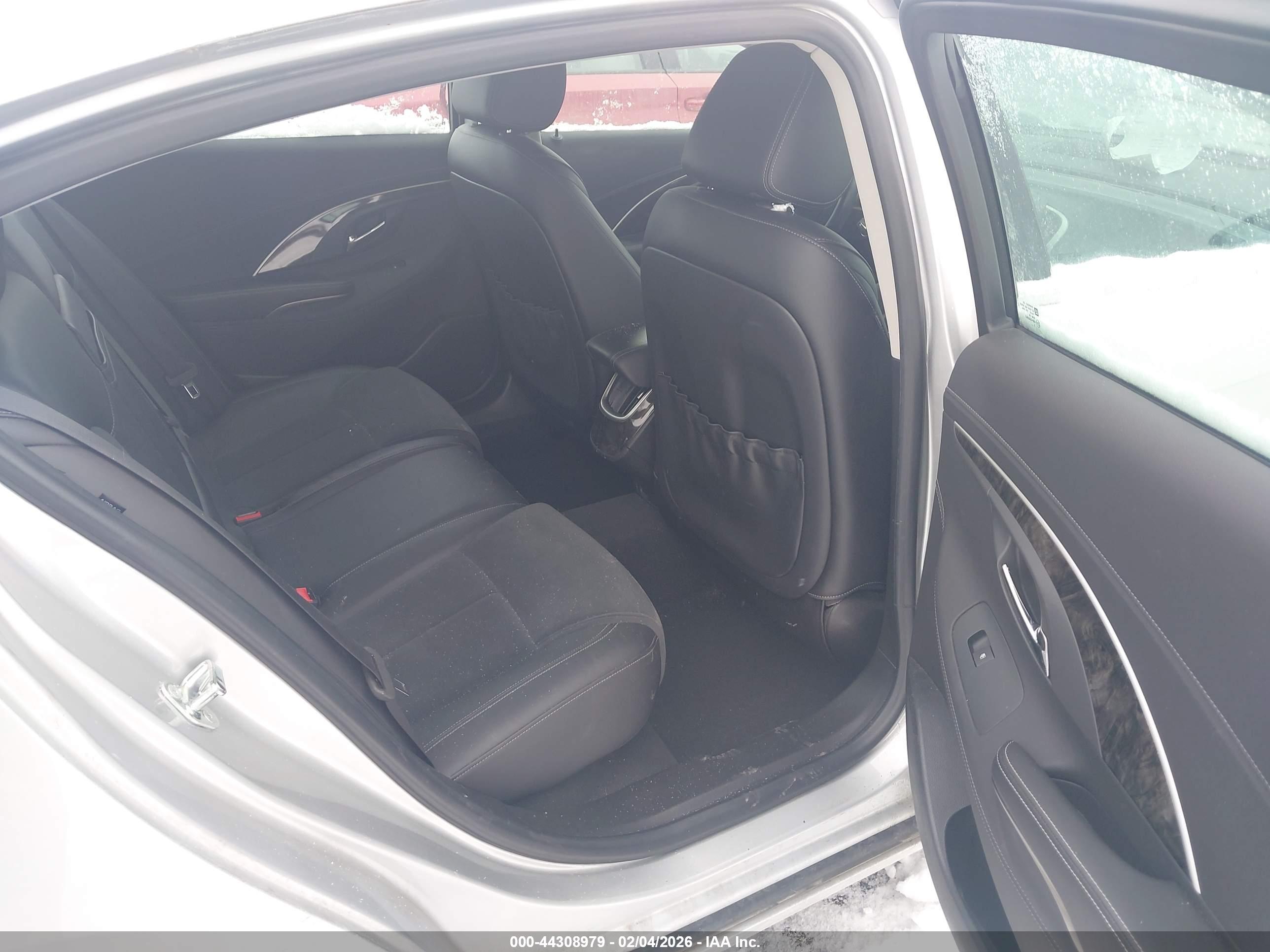 BUICK LACROSSE image 8