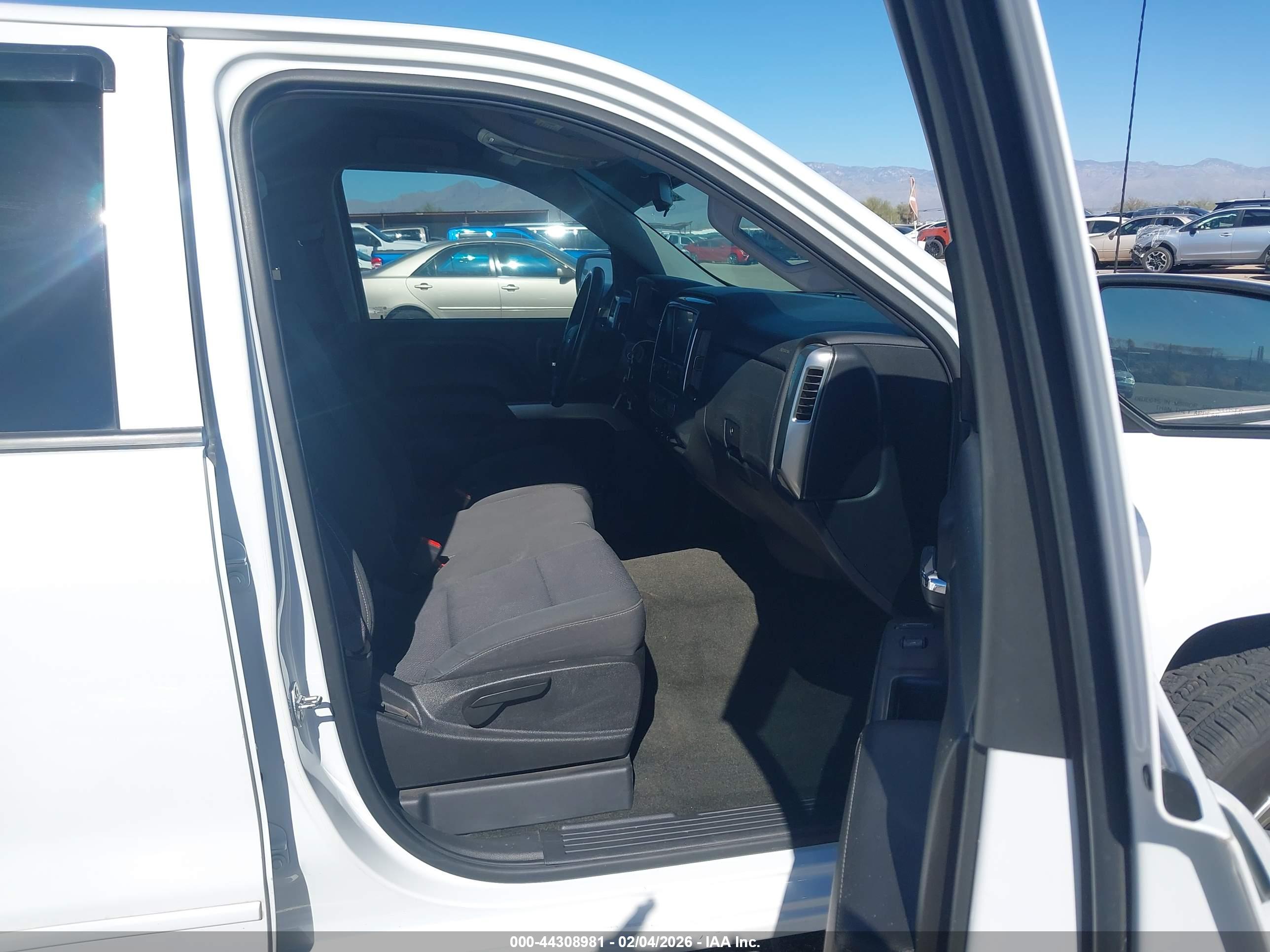 CHEVROLET SILVERADO image 5