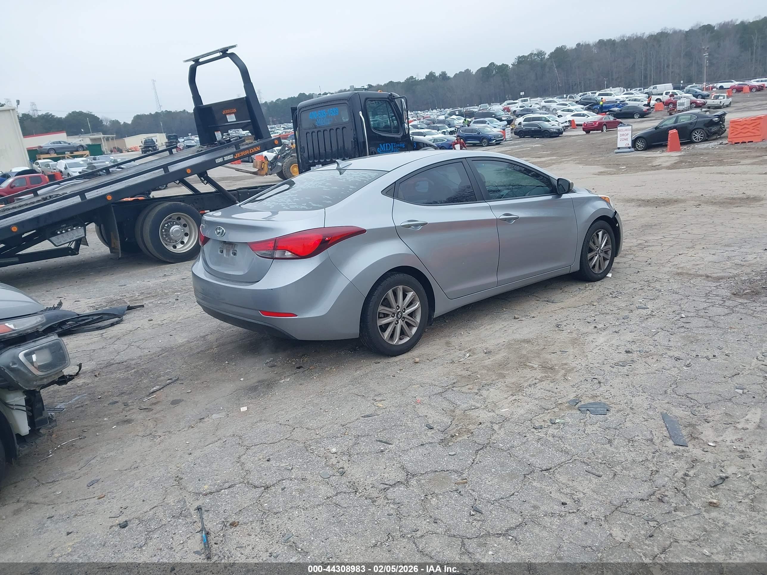 HYUNDAI ELANTRA image 4