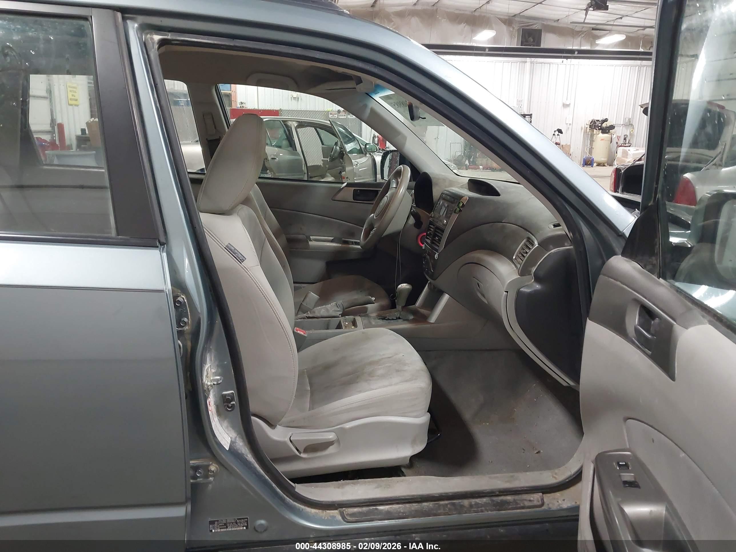 SUBARU FORESTER image 5