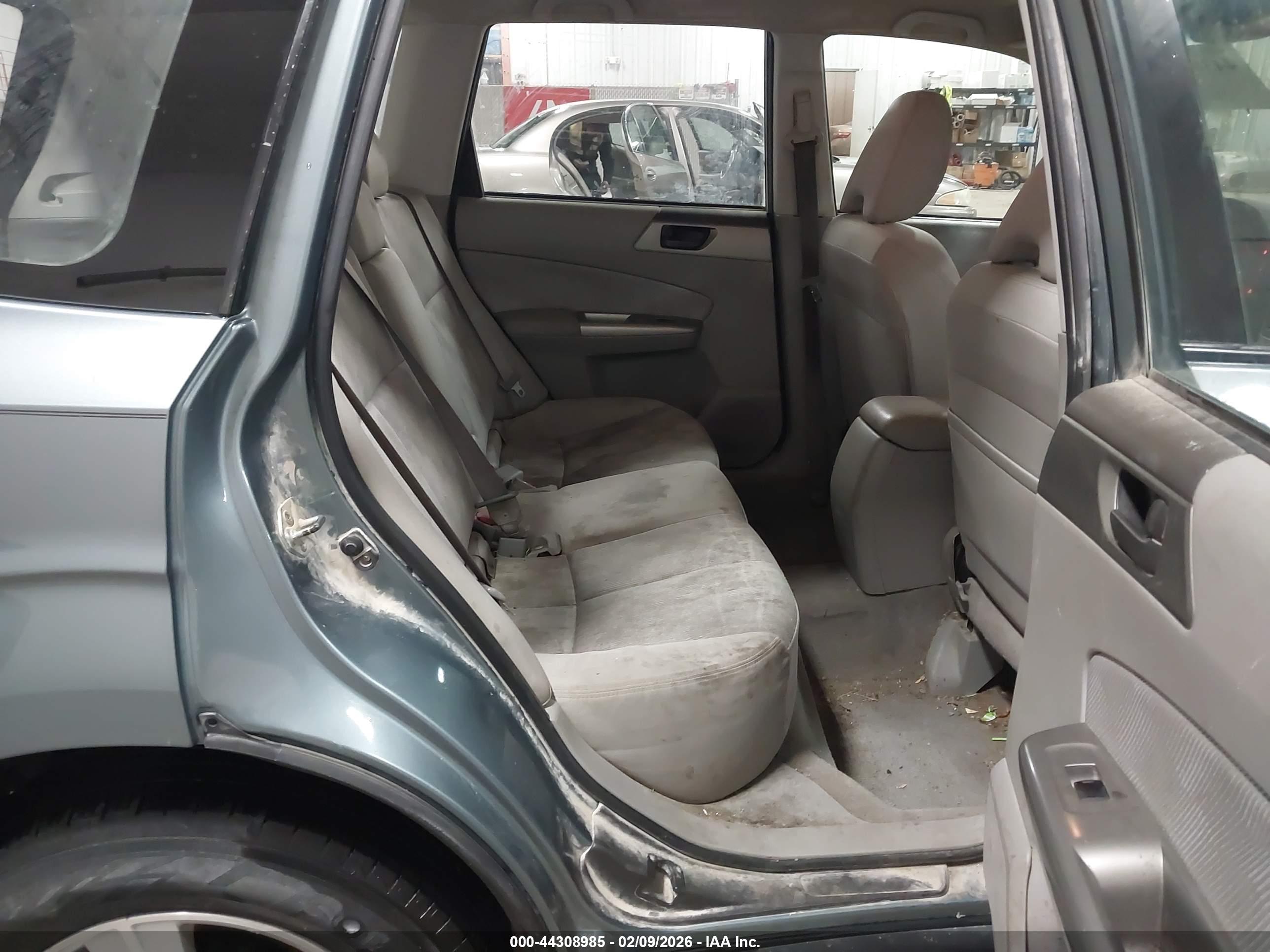 SUBARU FORESTER image 8