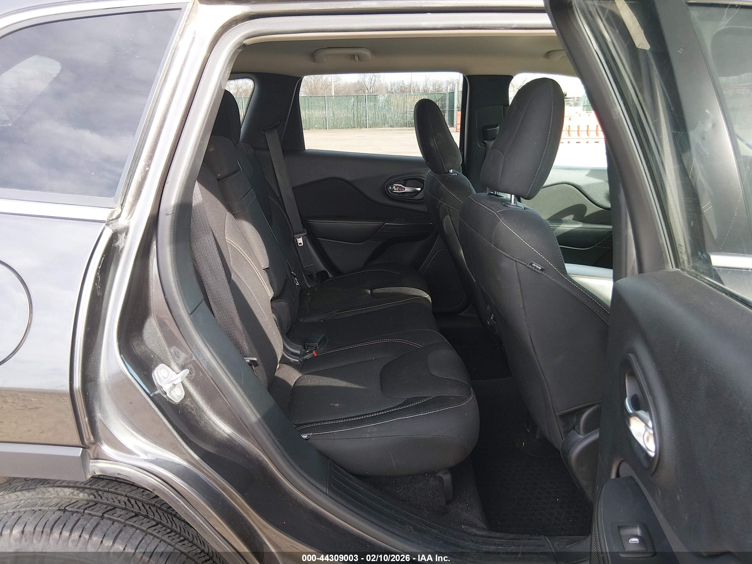 JEEP CHEROKEE image 8