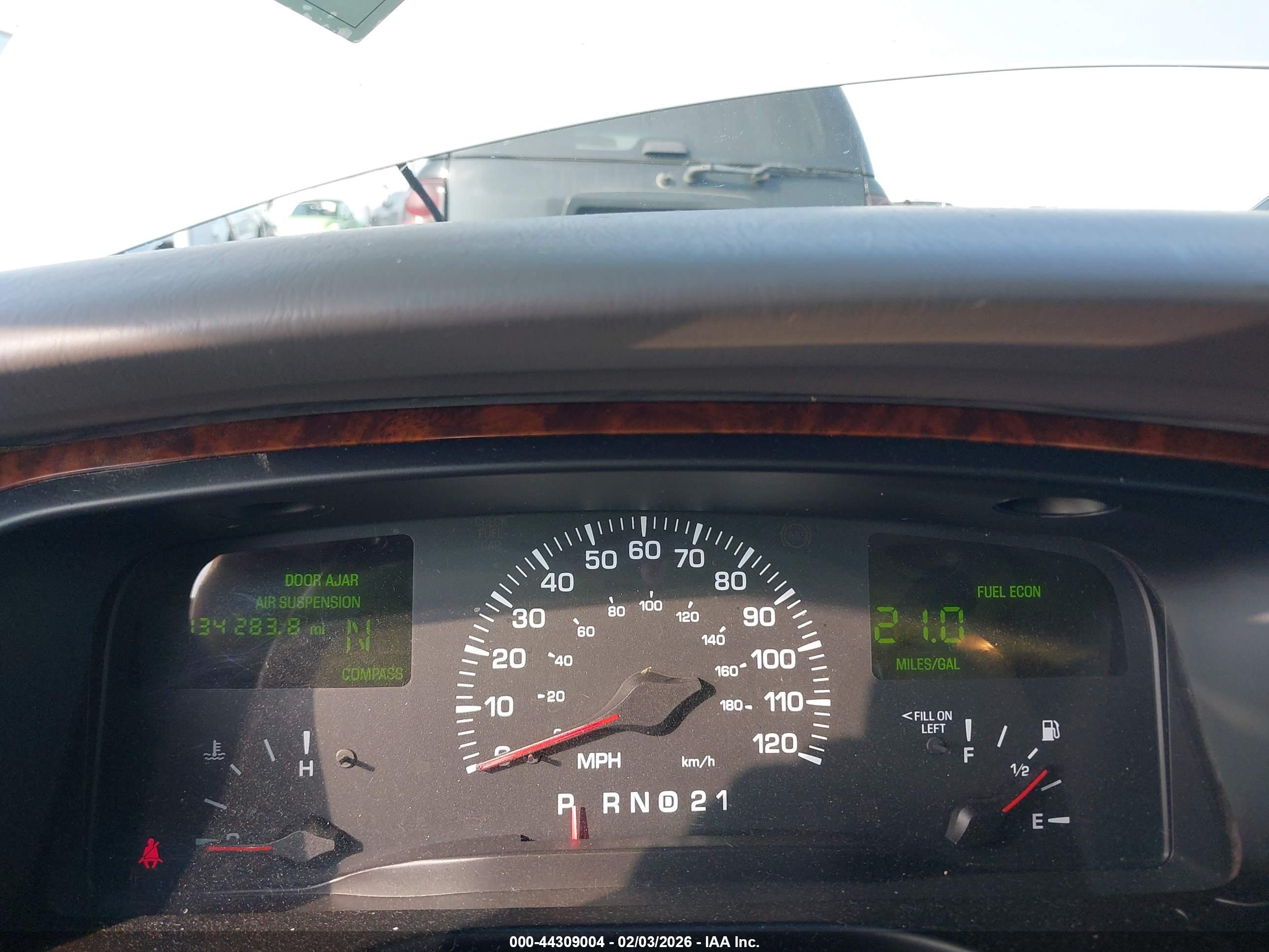 LINCOLN TOWN image 7