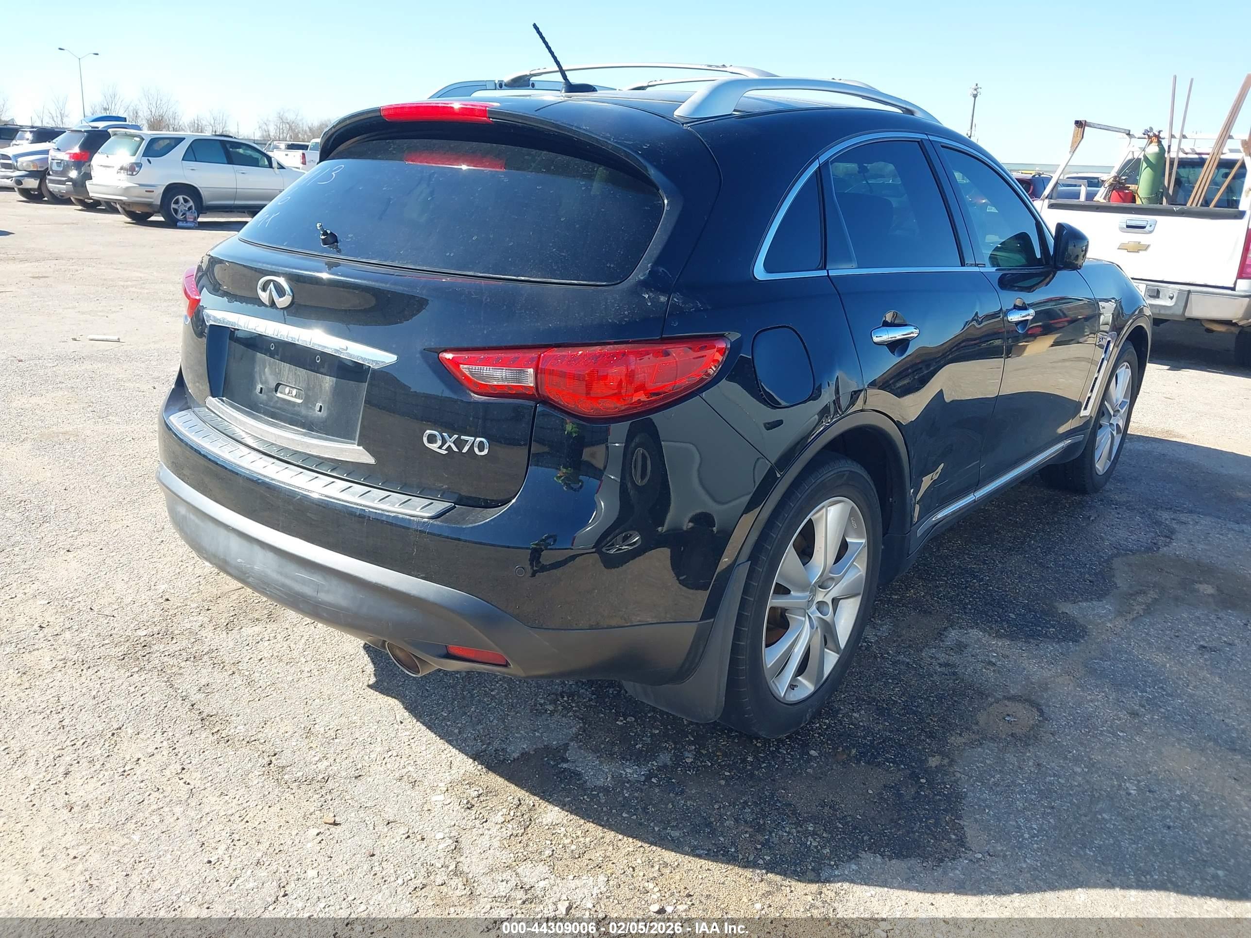 INFINITI QX70 image 4