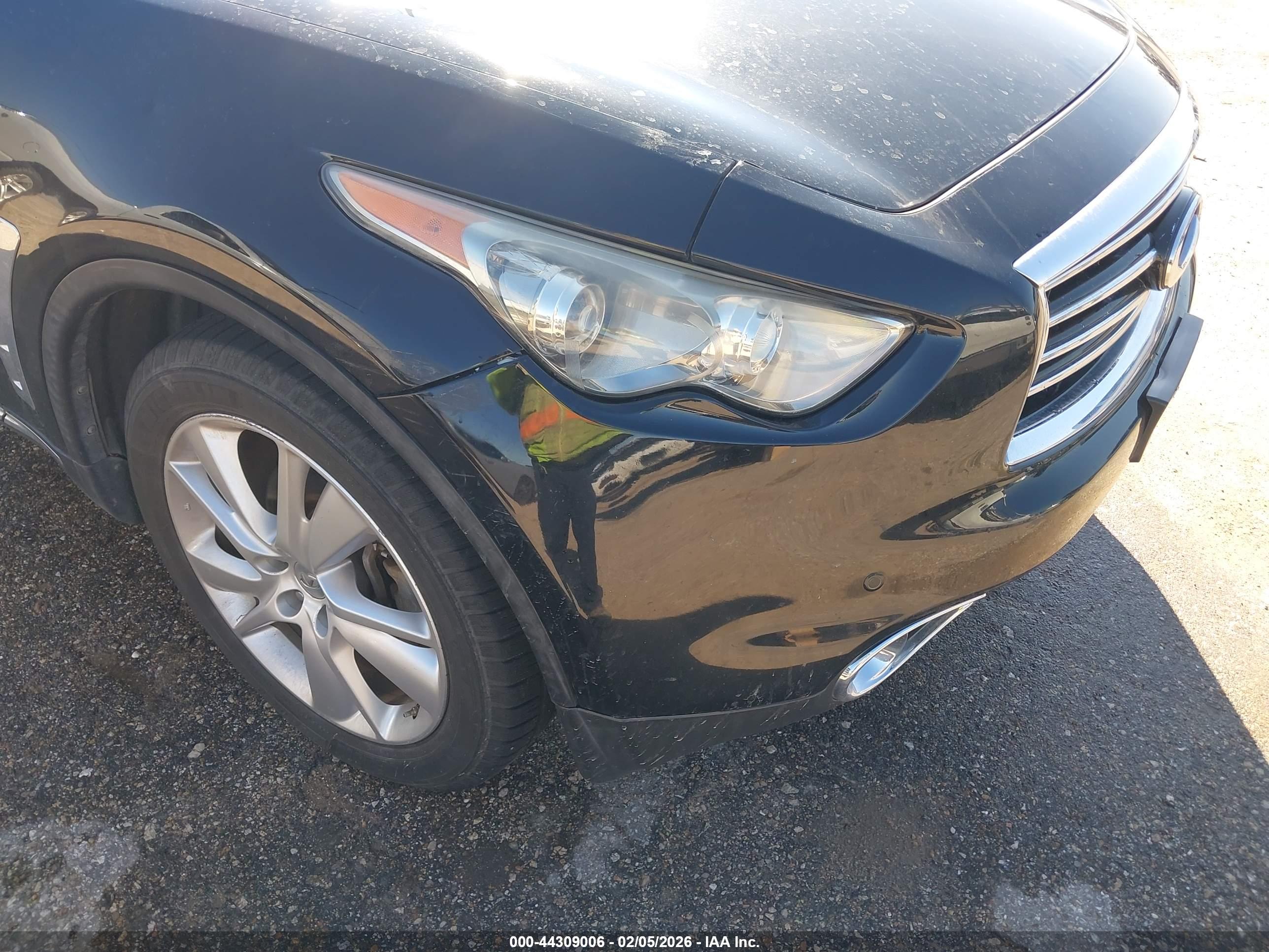 INFINITI QX70 image 6