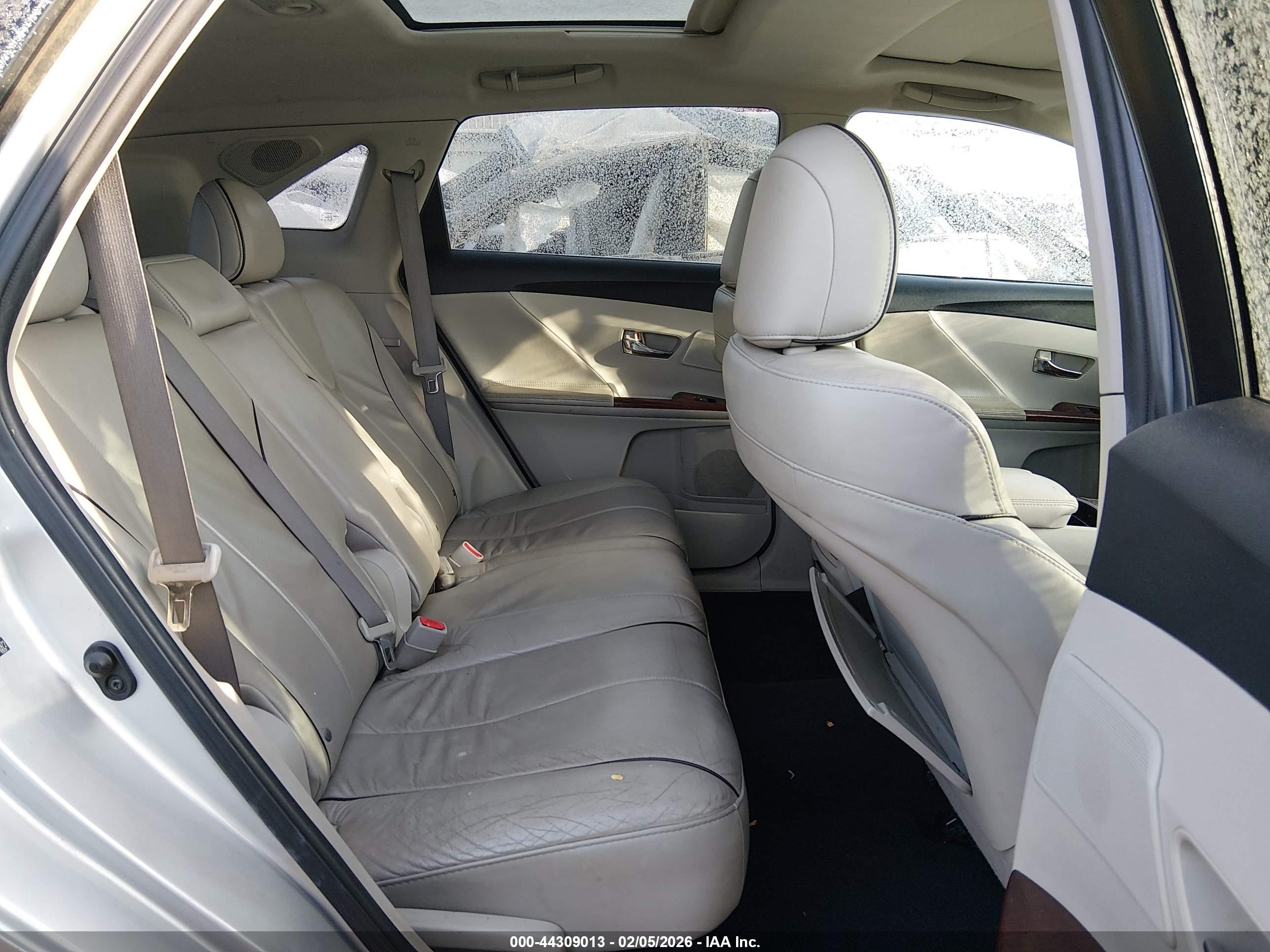 TOYOTA VENZA image 8