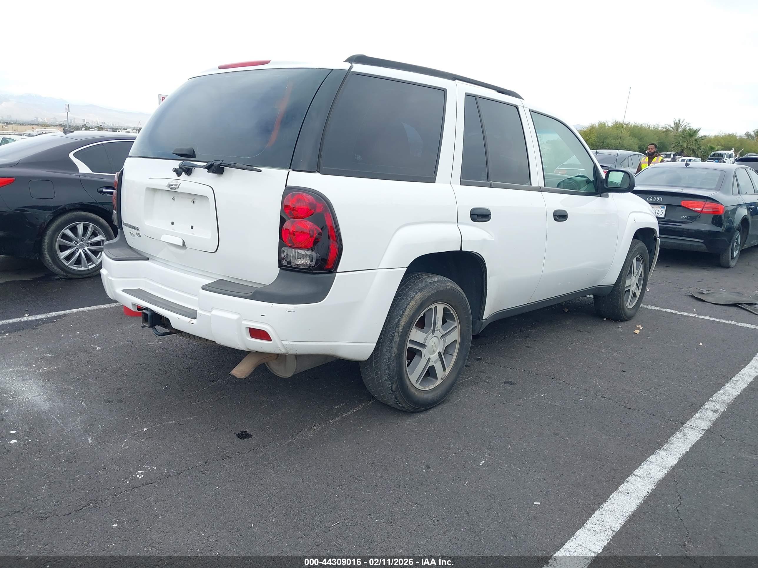 CHEVROLET TRAILBLAZER image 4