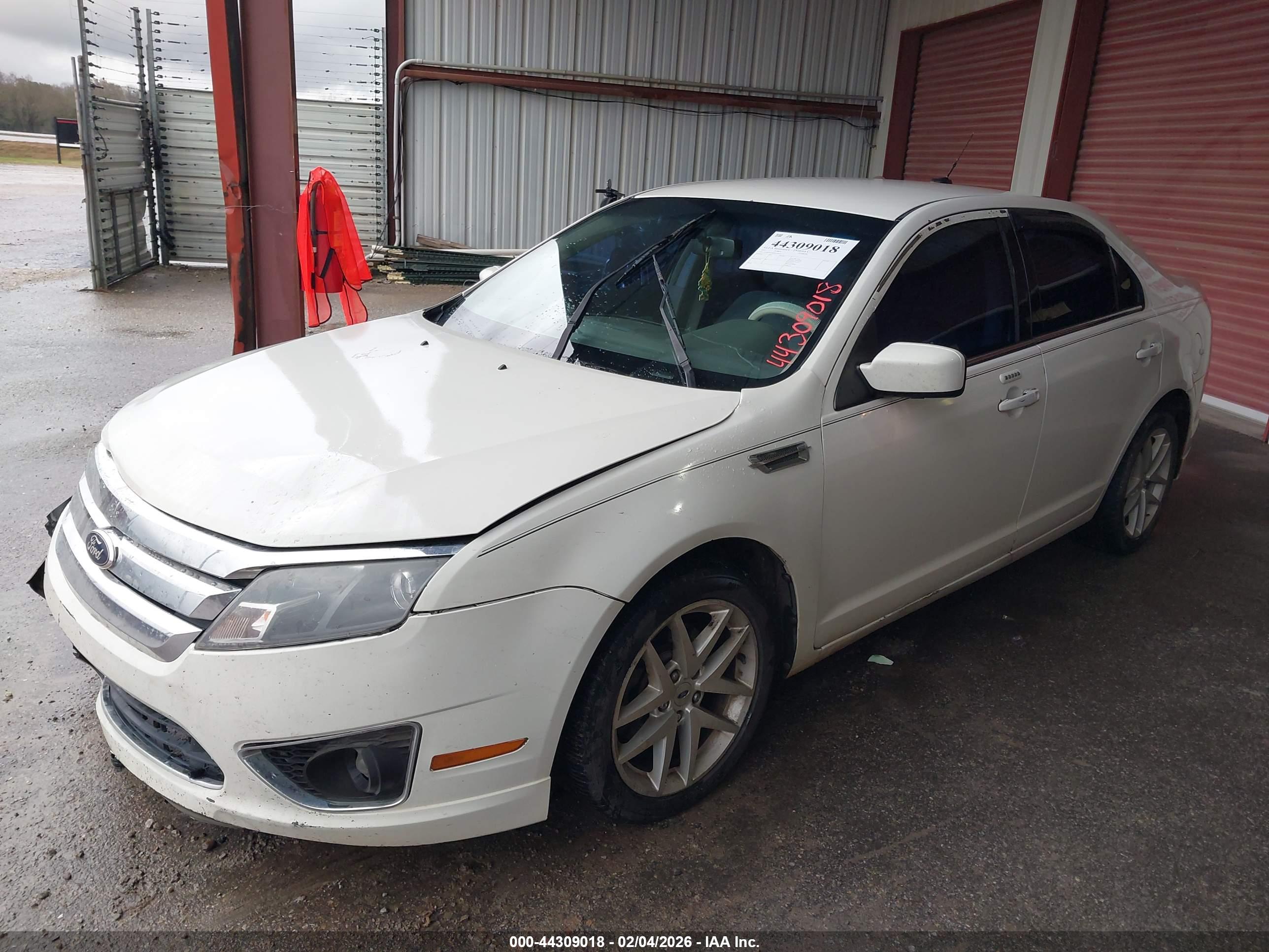 FORD FUSION image 2