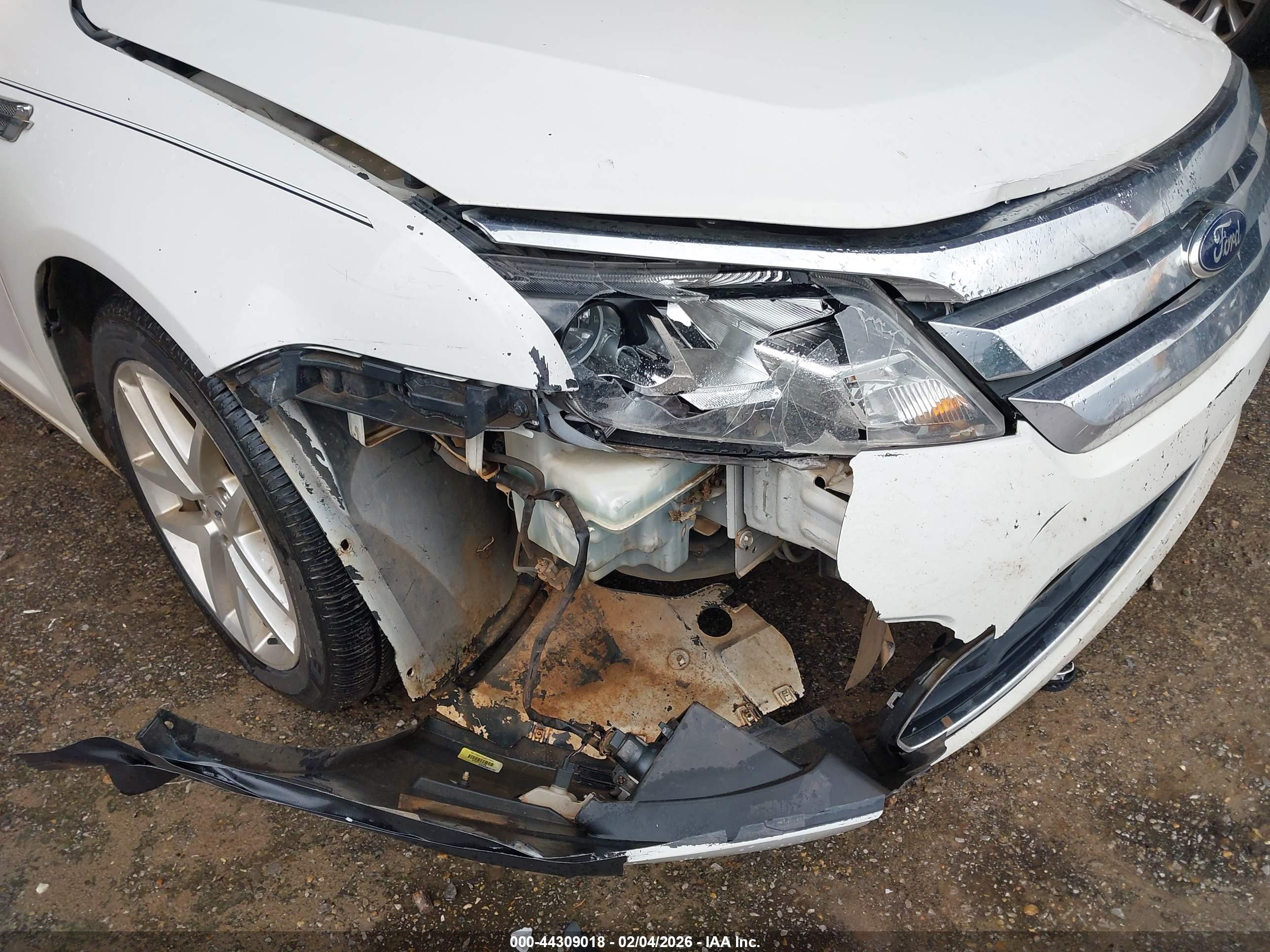 FORD FUSION image 6