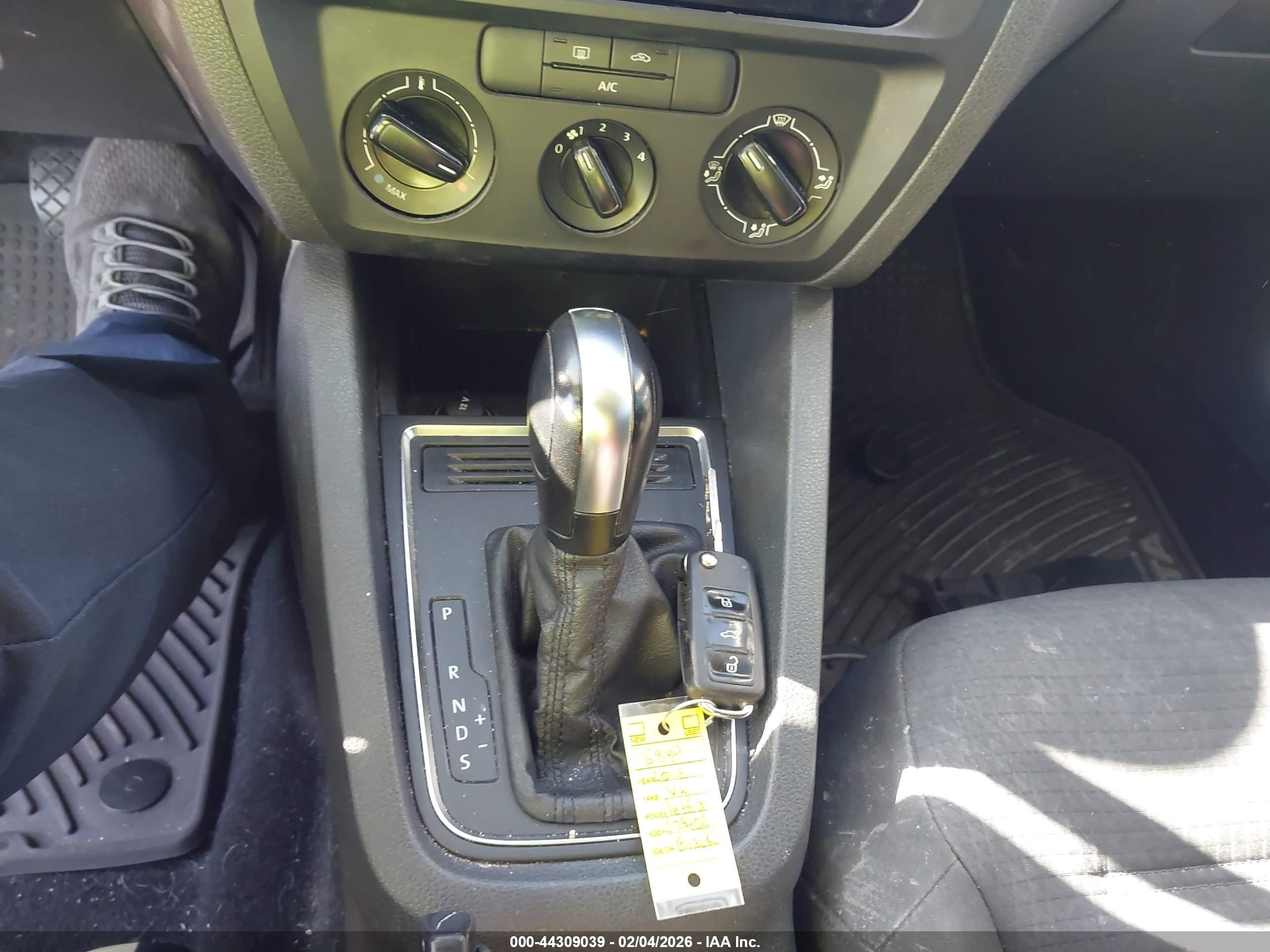 VOLKSWAGEN JETTA image 11