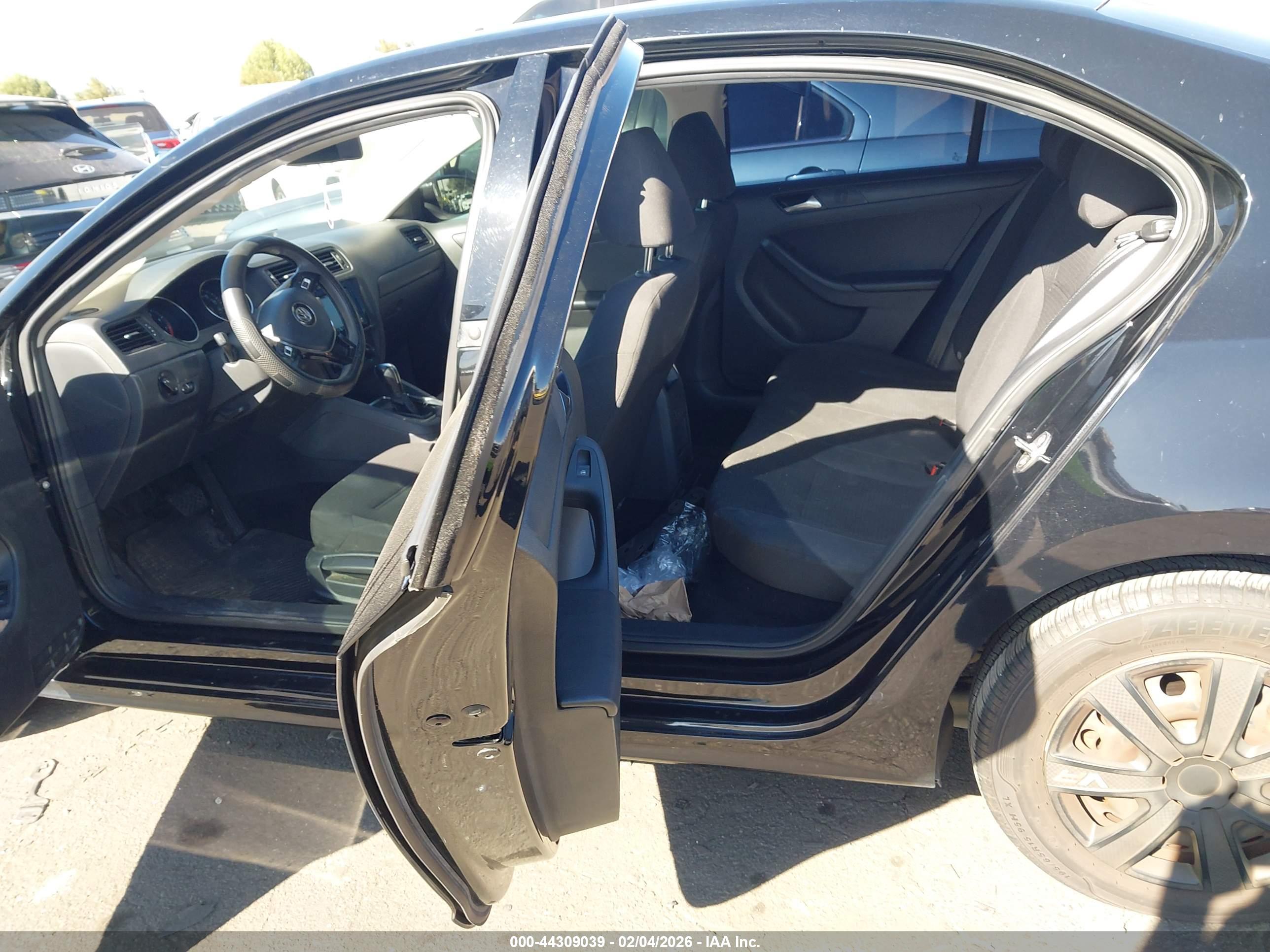VOLKSWAGEN JETTA image 8