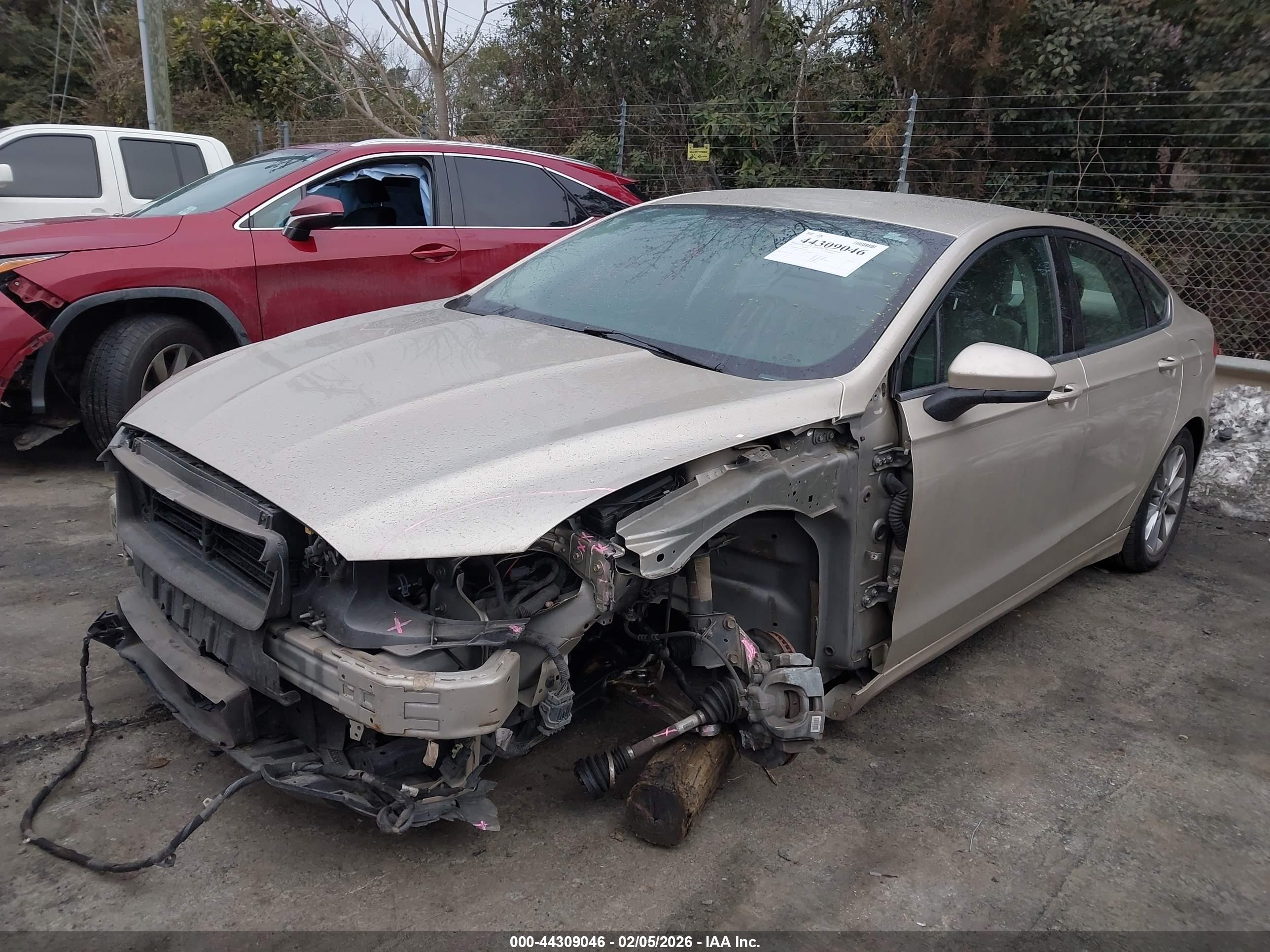 FORD FUSION image 2
