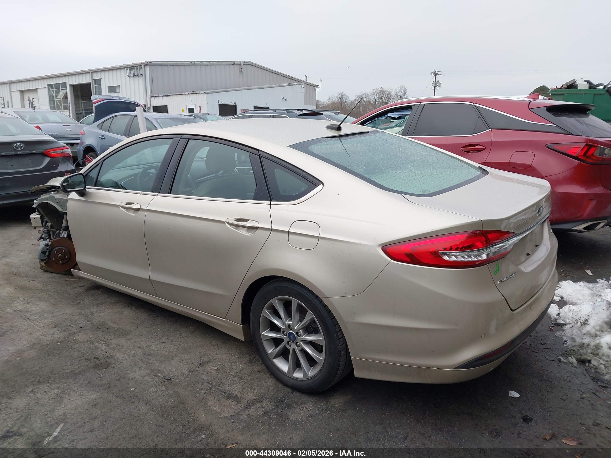 FORD FUSION image 3