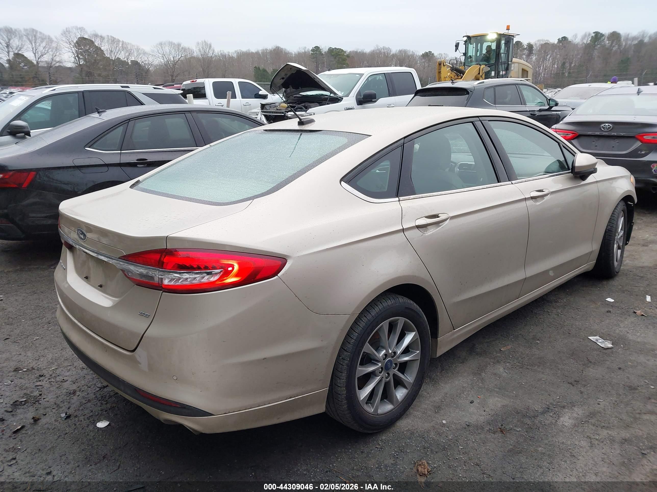 FORD FUSION image 4