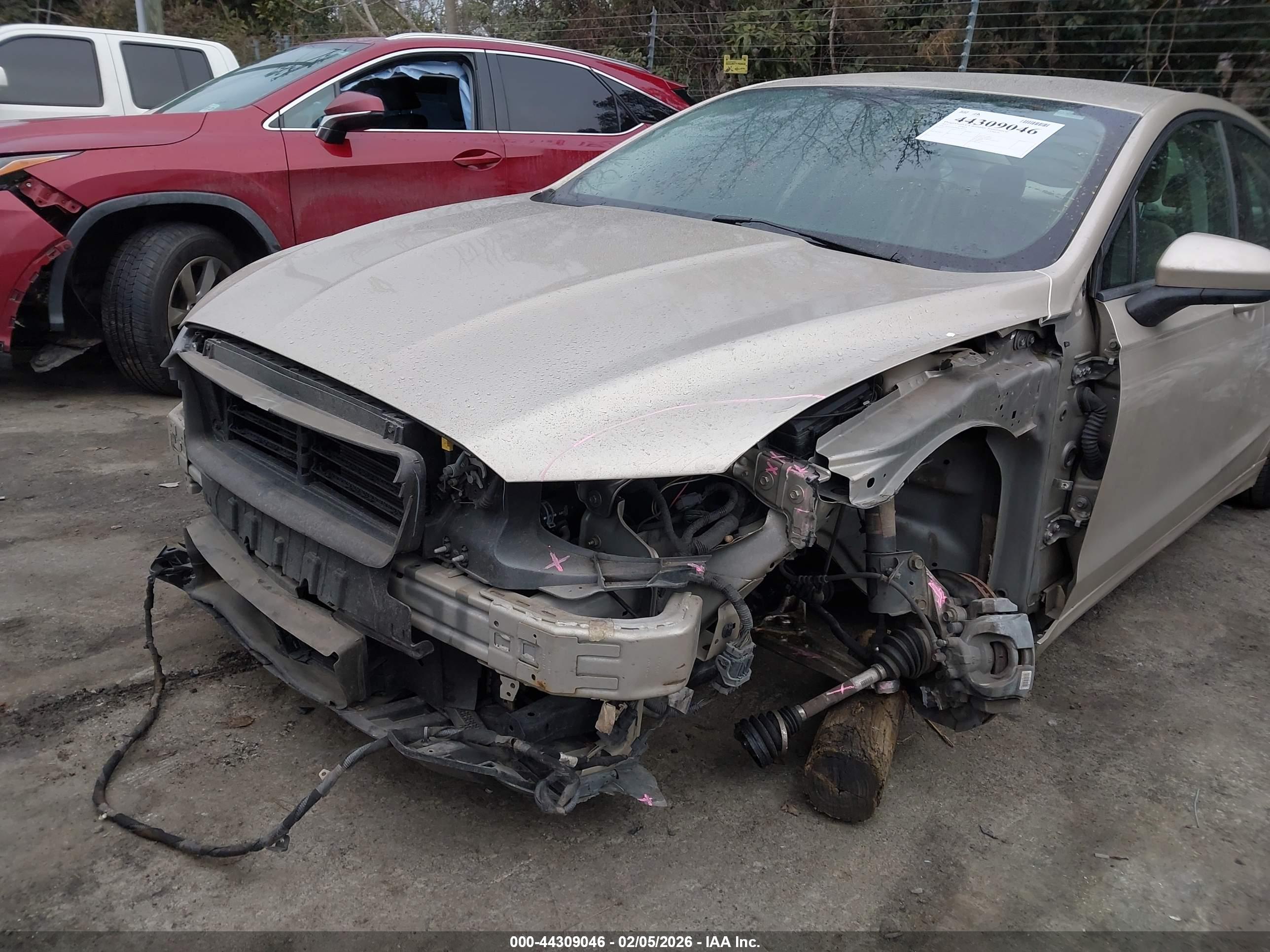 FORD FUSION image 6