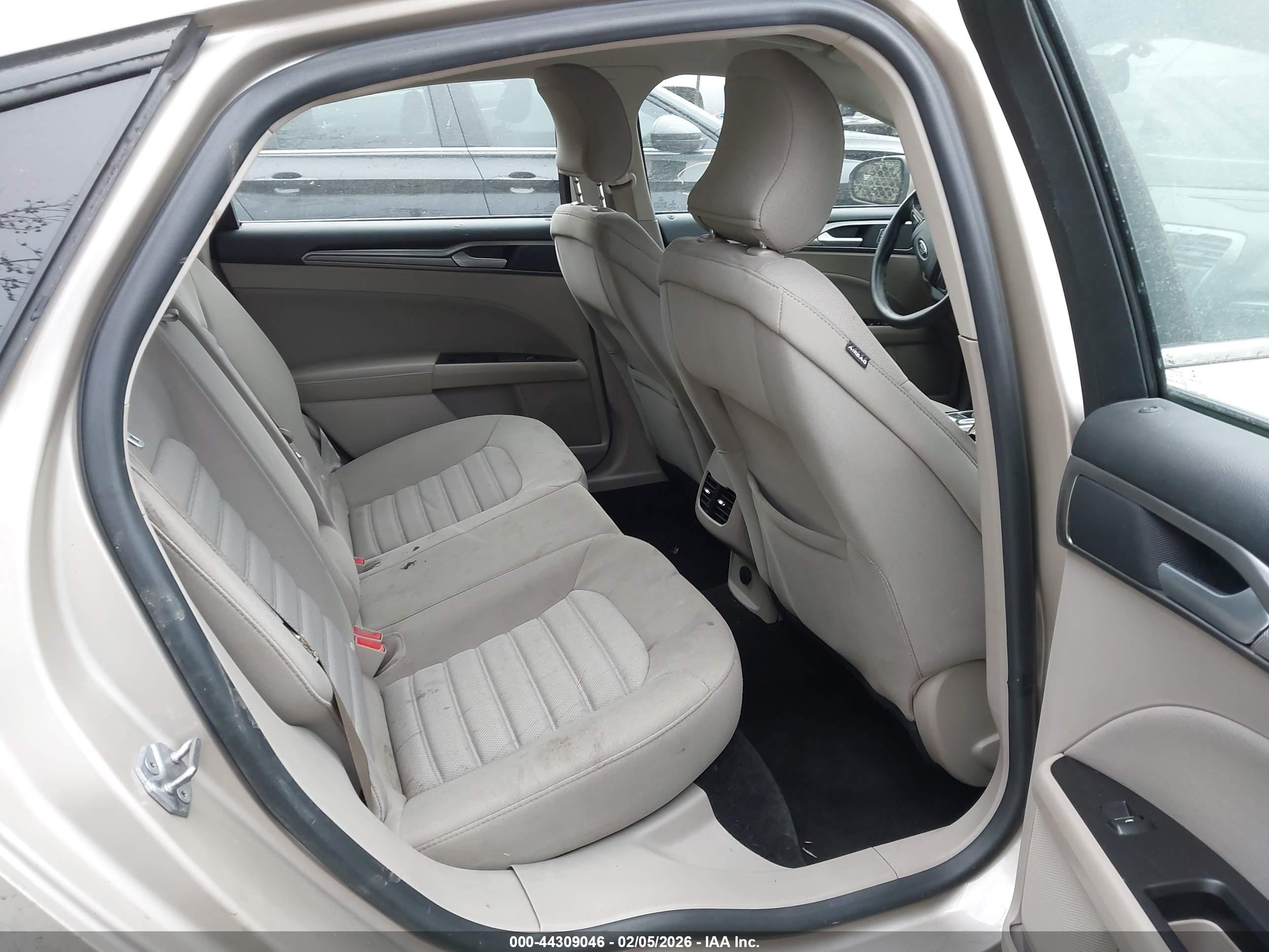 FORD FUSION image 8
