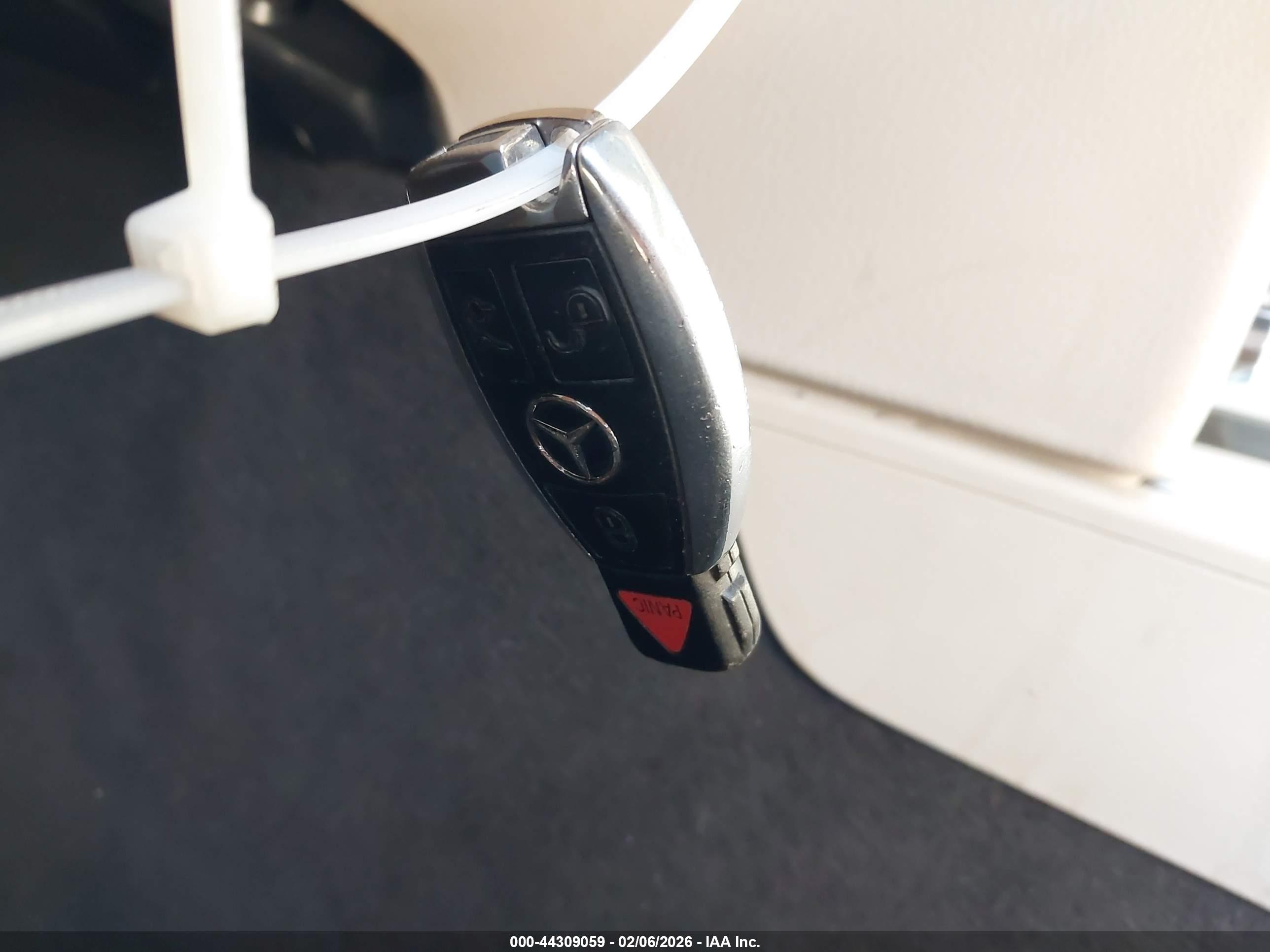 MERCEDES-BENZ GLK image 11